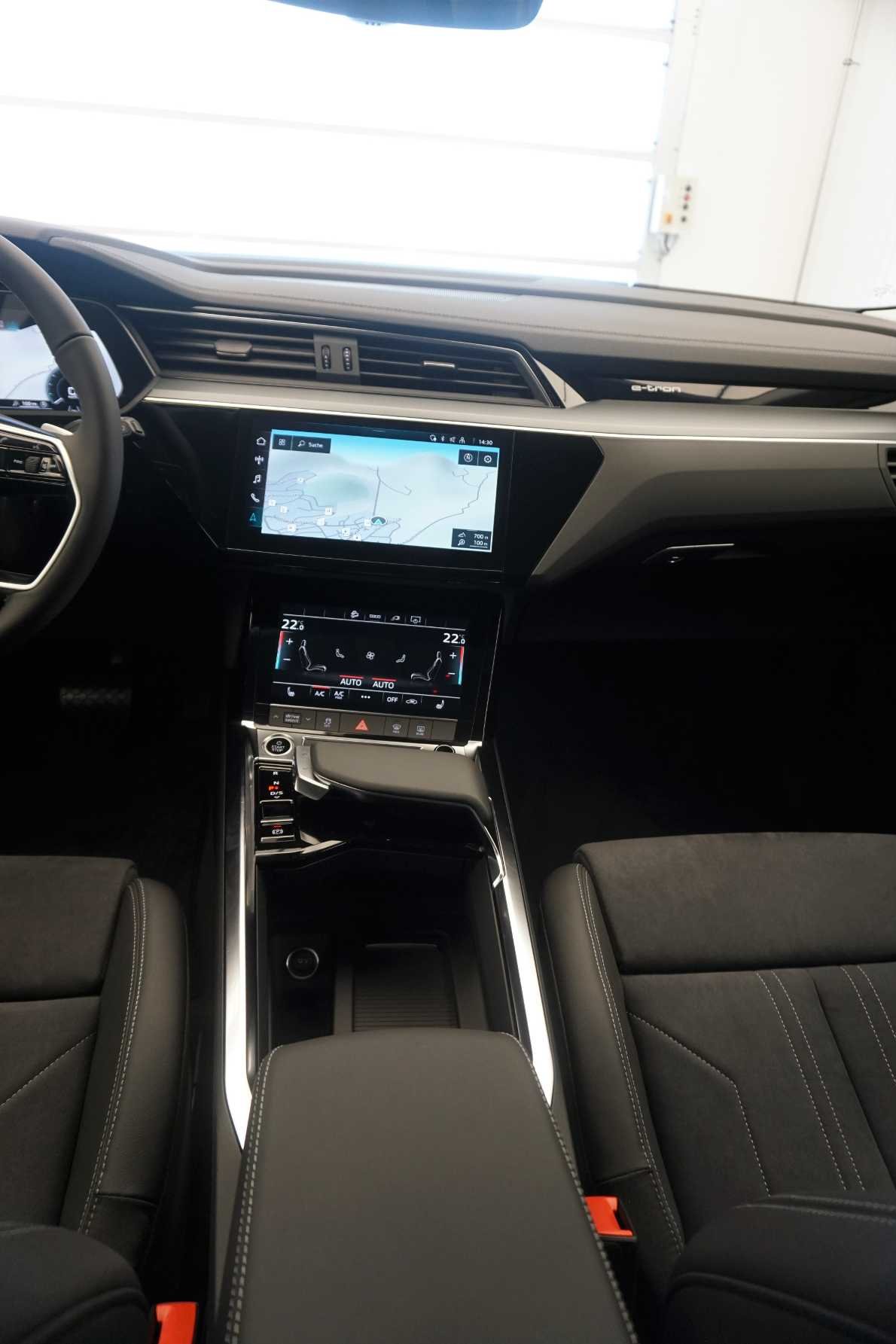 AUDI Q8 55 e-tron advanced quattro-image-10