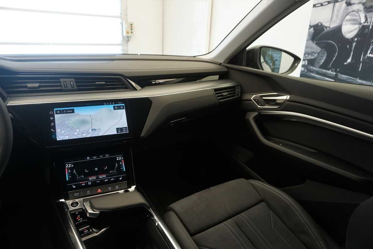 AUDI Q8 55 e-tron advanced quattro-image-14