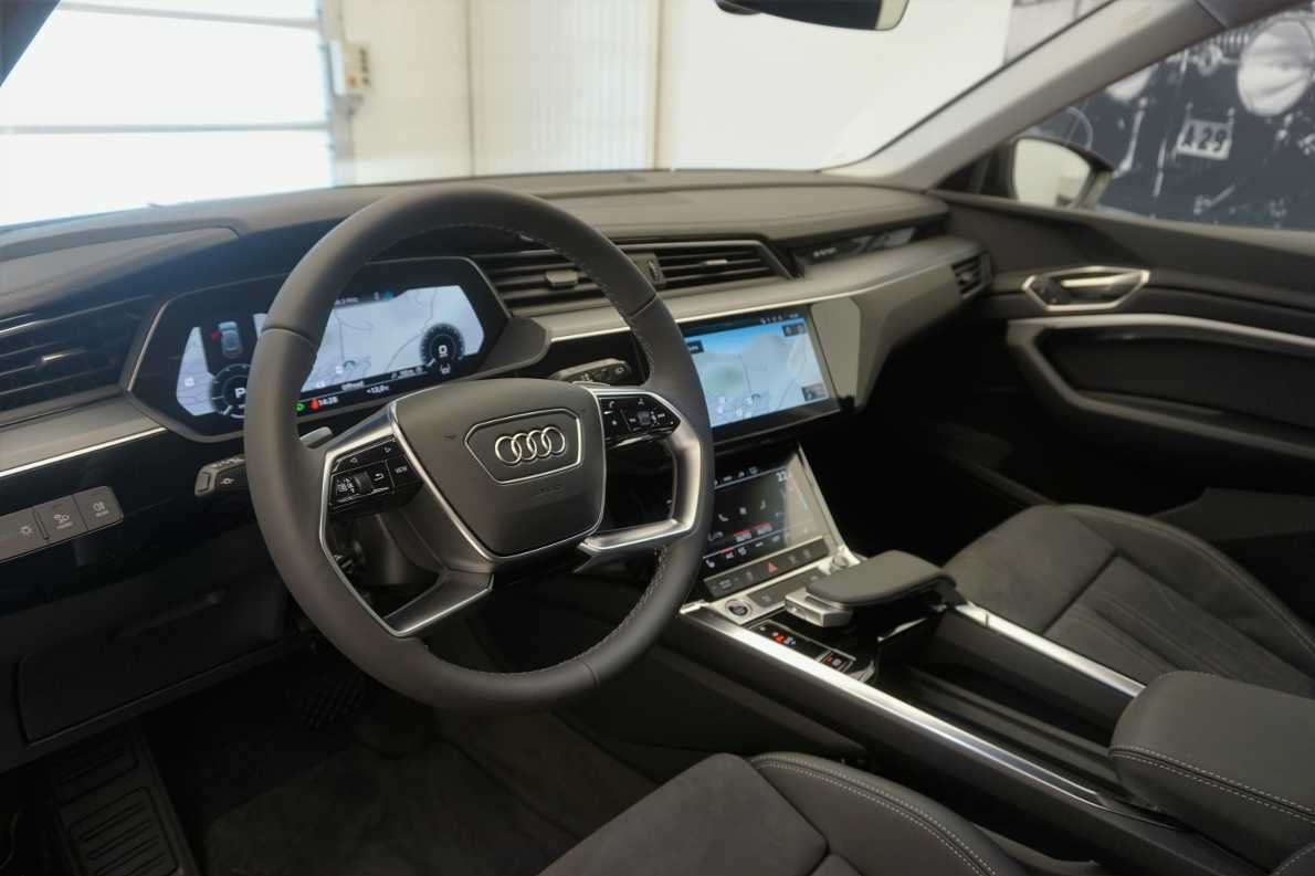 AUDI Q8 55 e-tron advanced quattro-image-6