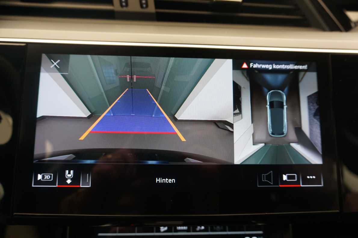 AUDI Q8 55 e-tron advanced quattro-image-13