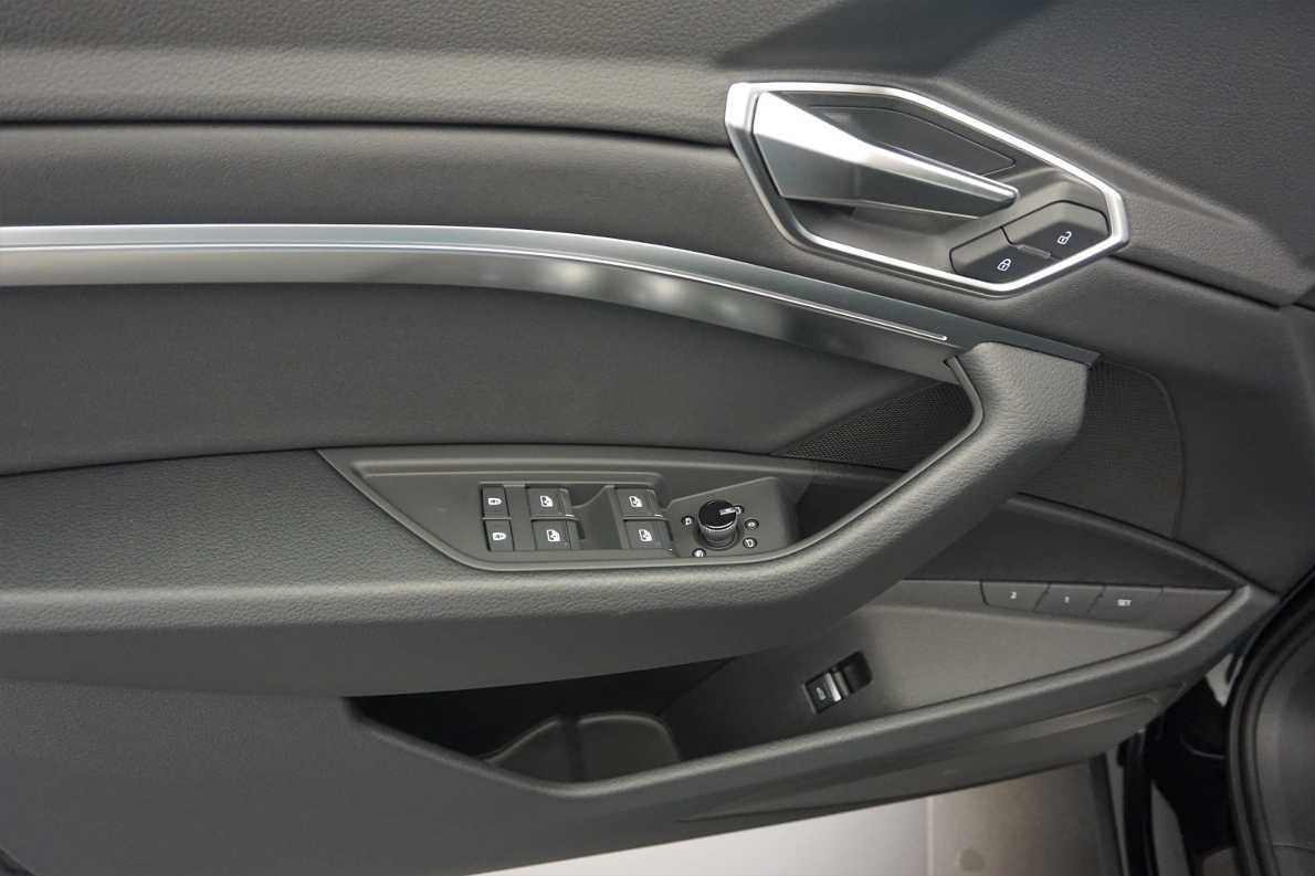 AUDI Q8 55 e-tron advanced quattro-image-3