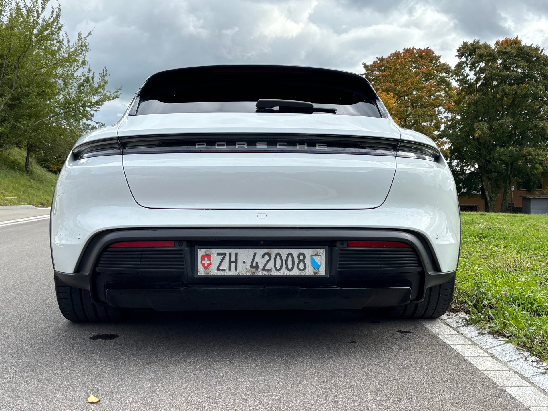 PORSCHE 4 Cross Turismo-image-3