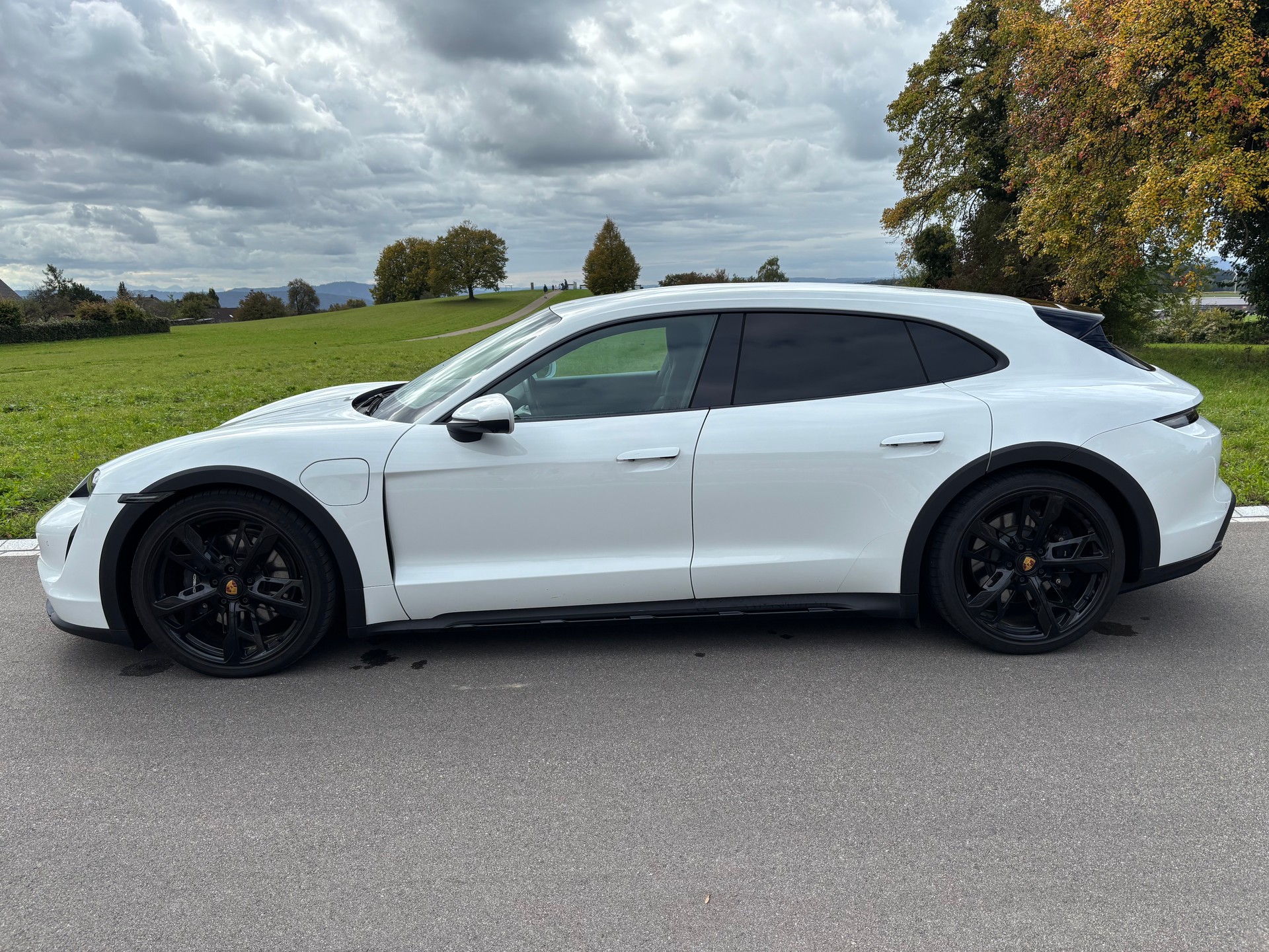 PORSCHE 4 Cross Turismo-image-2