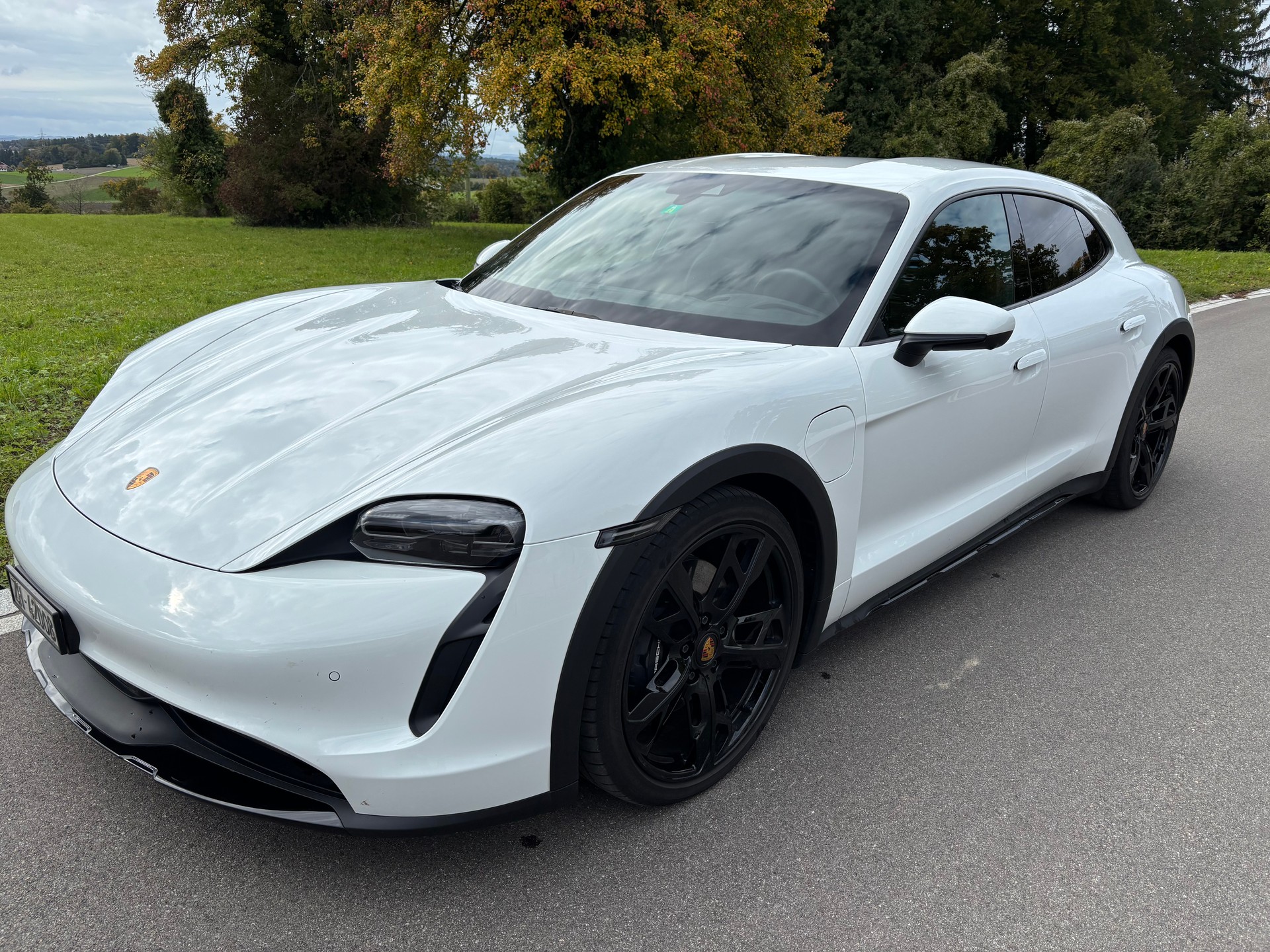 PORSCHE 4 Cross Turismo-image-0