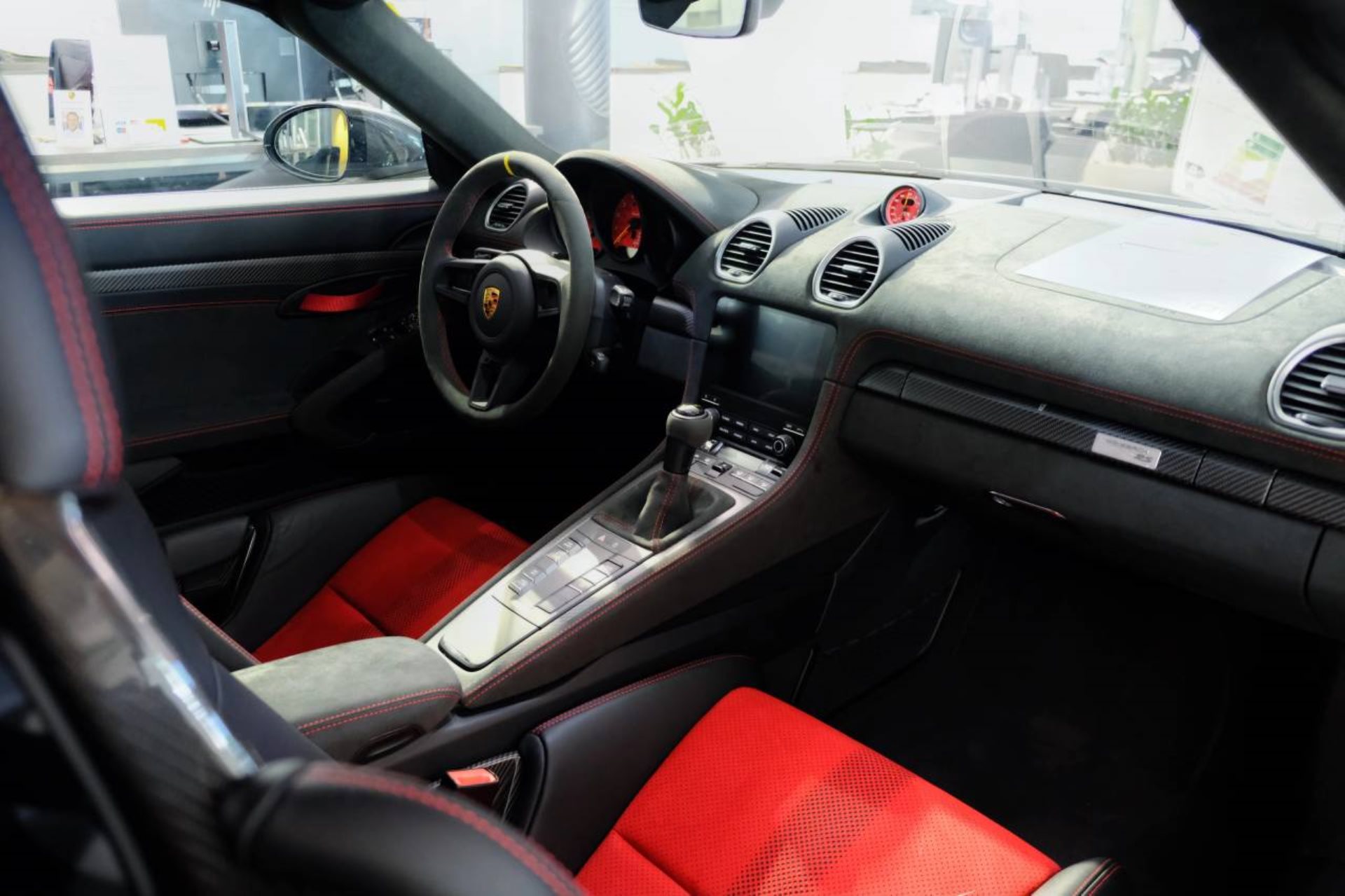 PORSCHE 718 Spyder RS-image-11