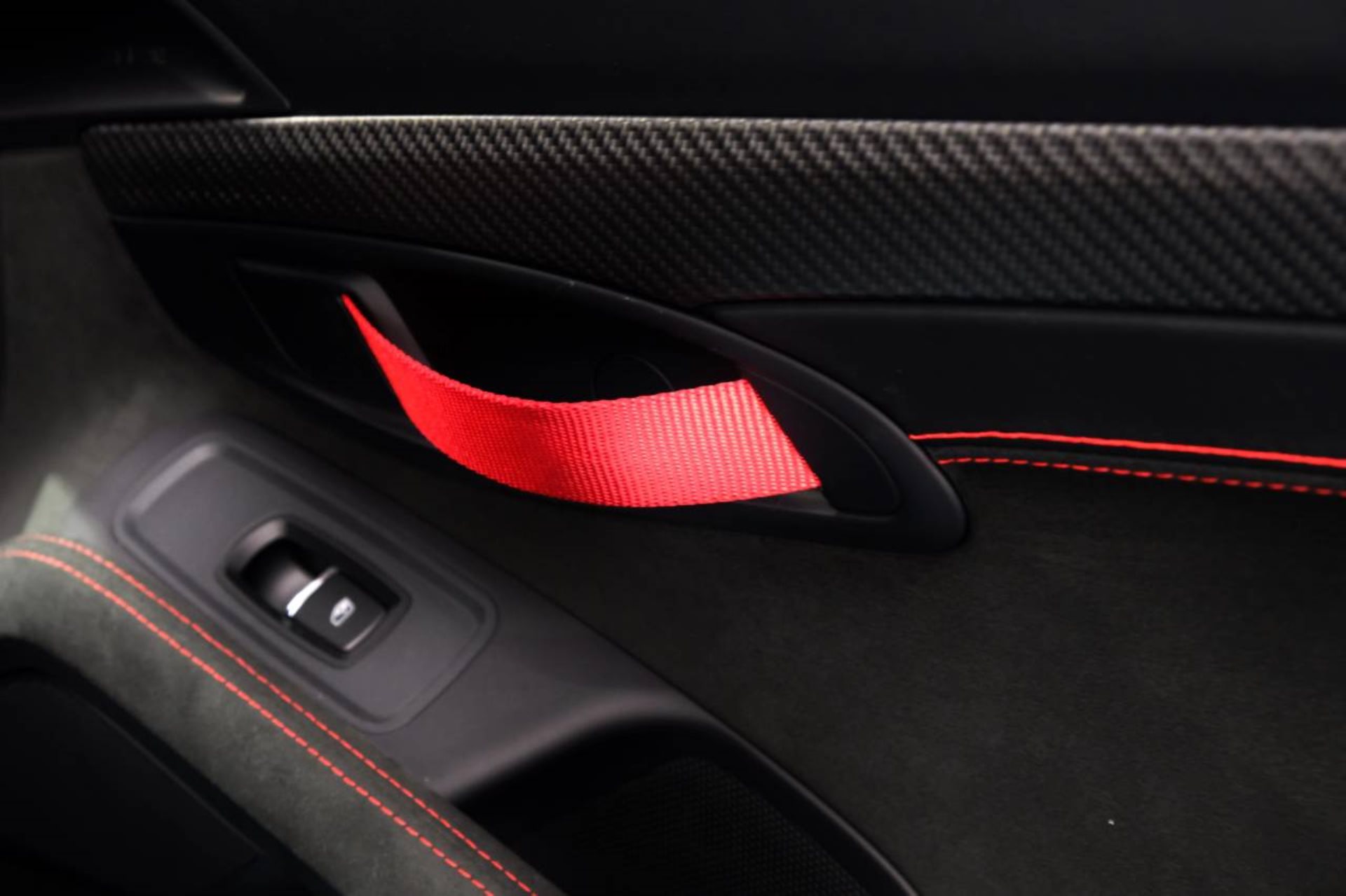 PORSCHE 718 Spyder RS-image-12