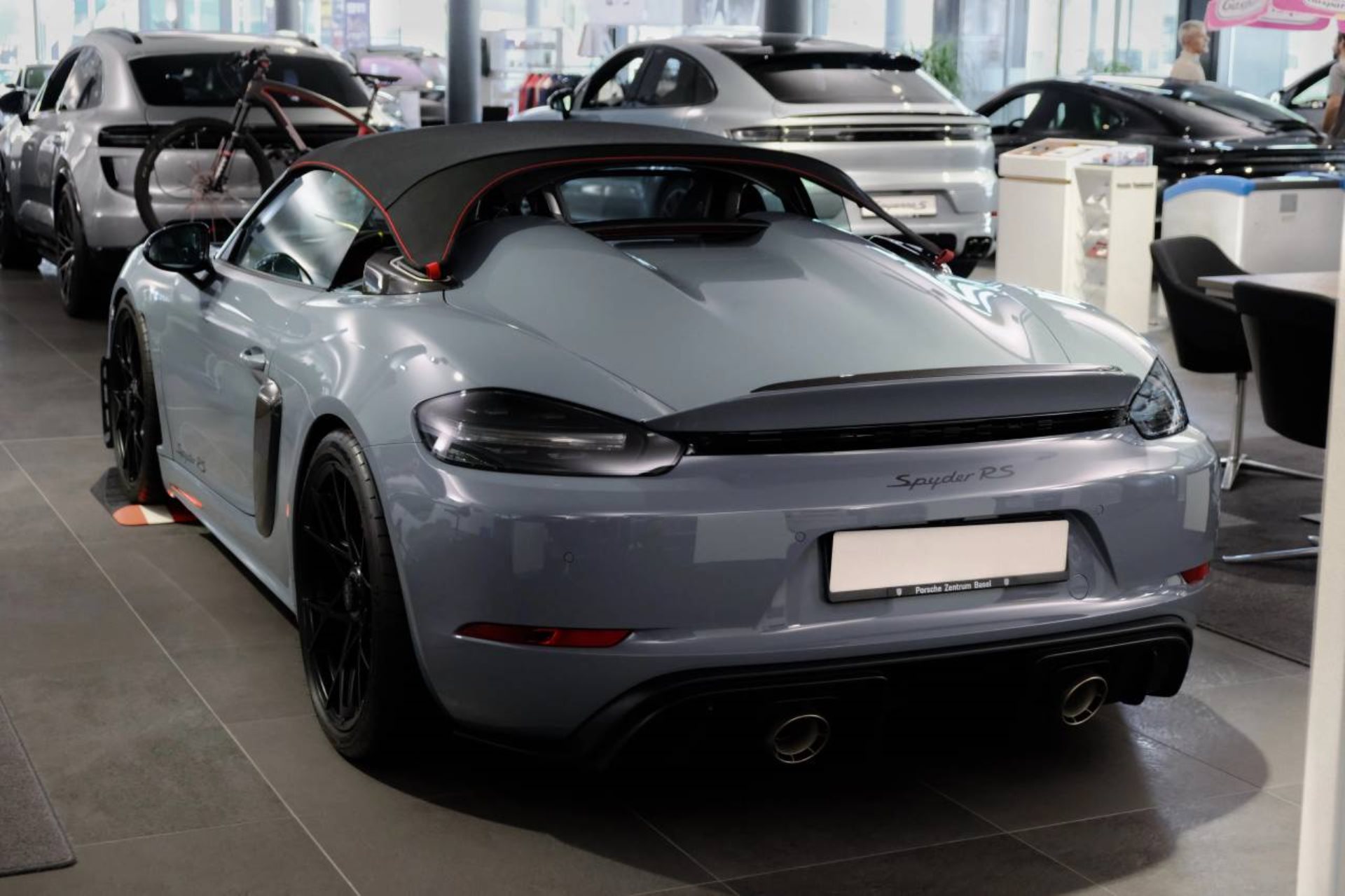 PORSCHE 718 Spyder RS-image-2