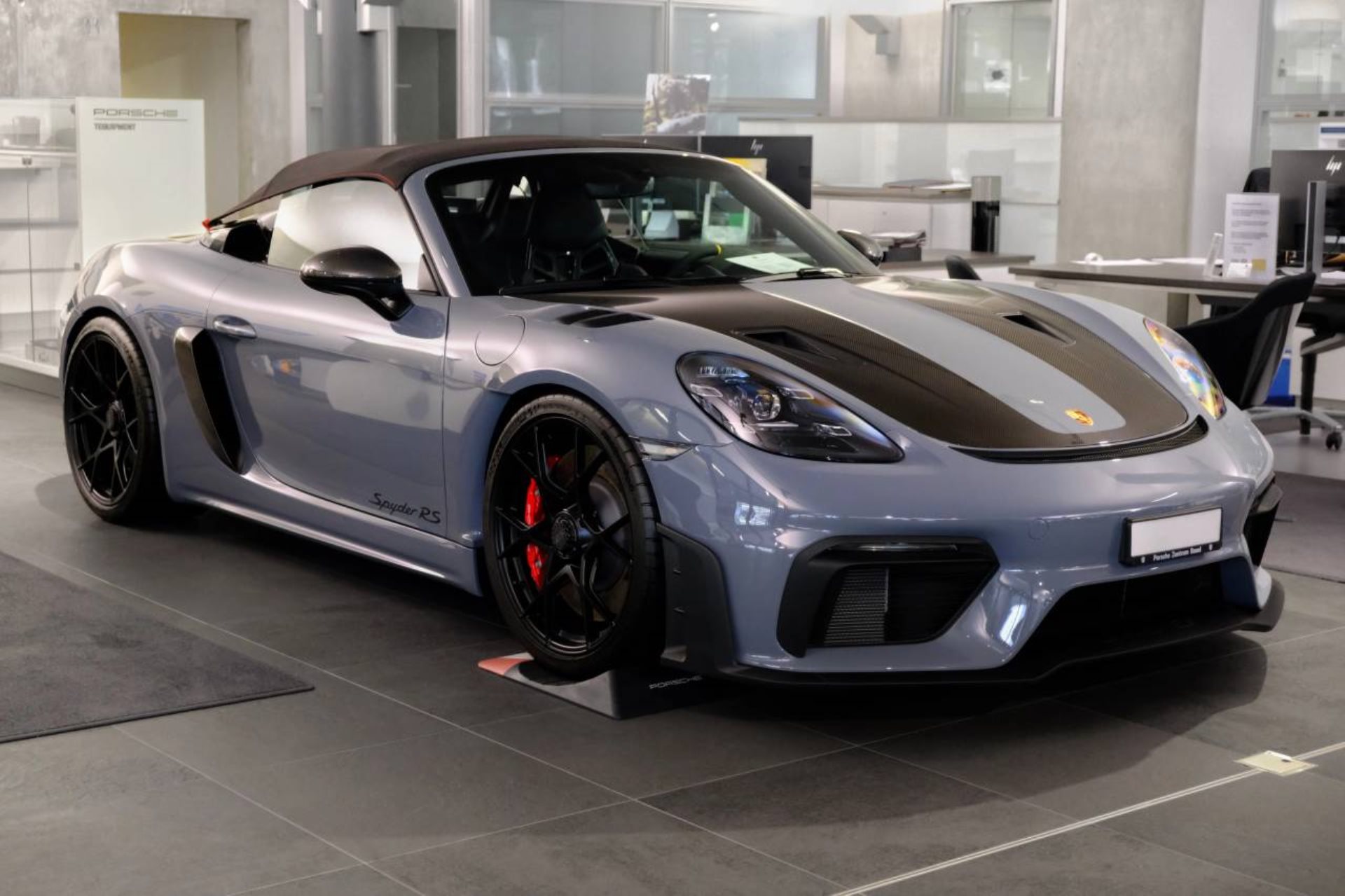 PORSCHE 718 Spyder RS-image-0