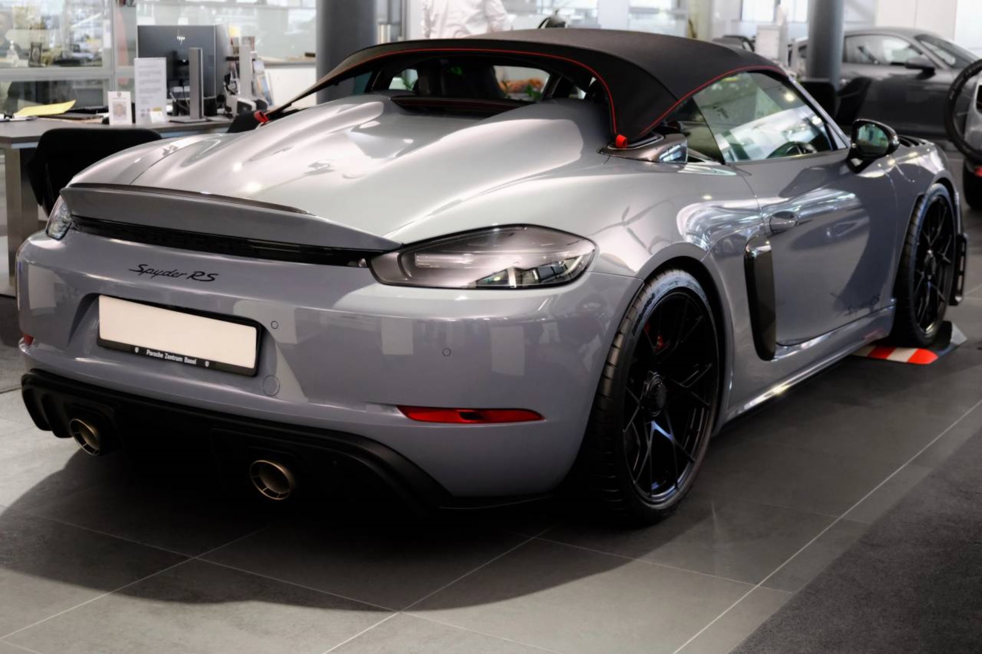 PORSCHE 718 Spyder RS-image-1