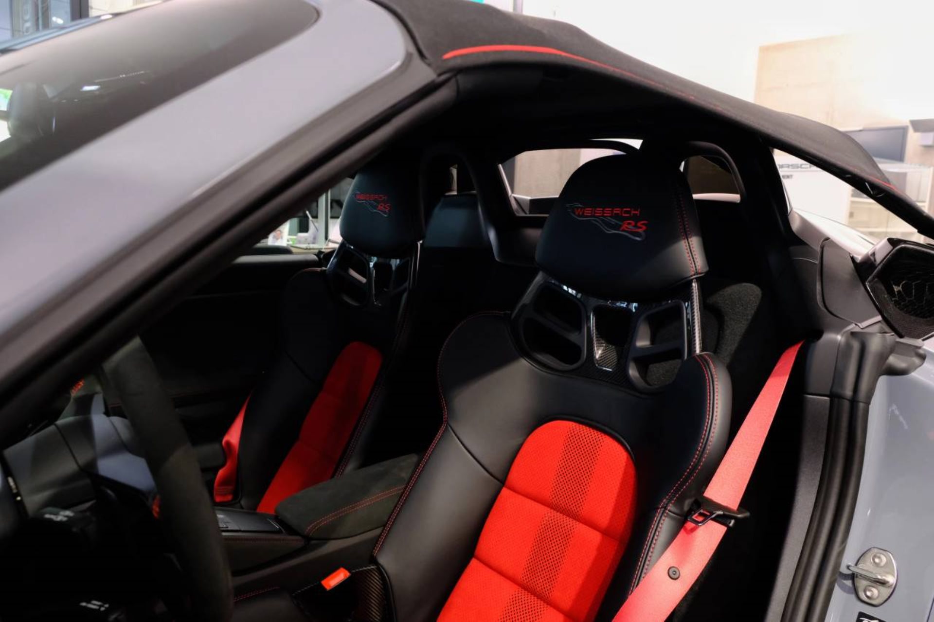 PORSCHE 718 Spyder RS-image-3