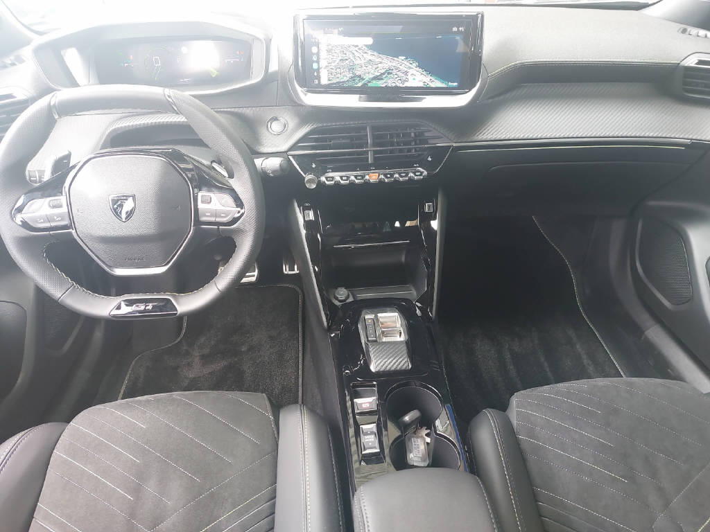PEUGEOT 2008 1.2 PureTech 130 GT-image-6