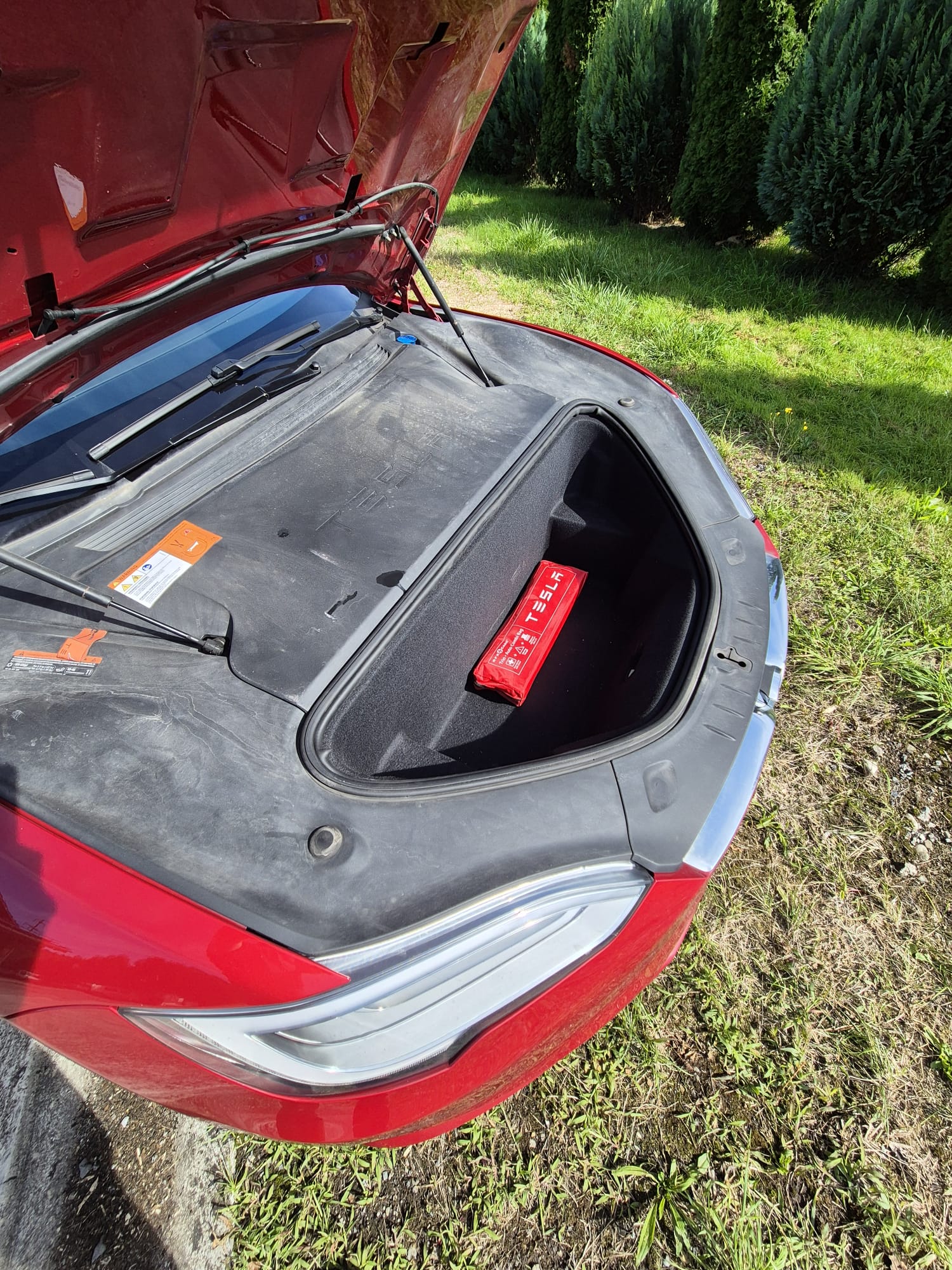 TESLA Model S-image-9