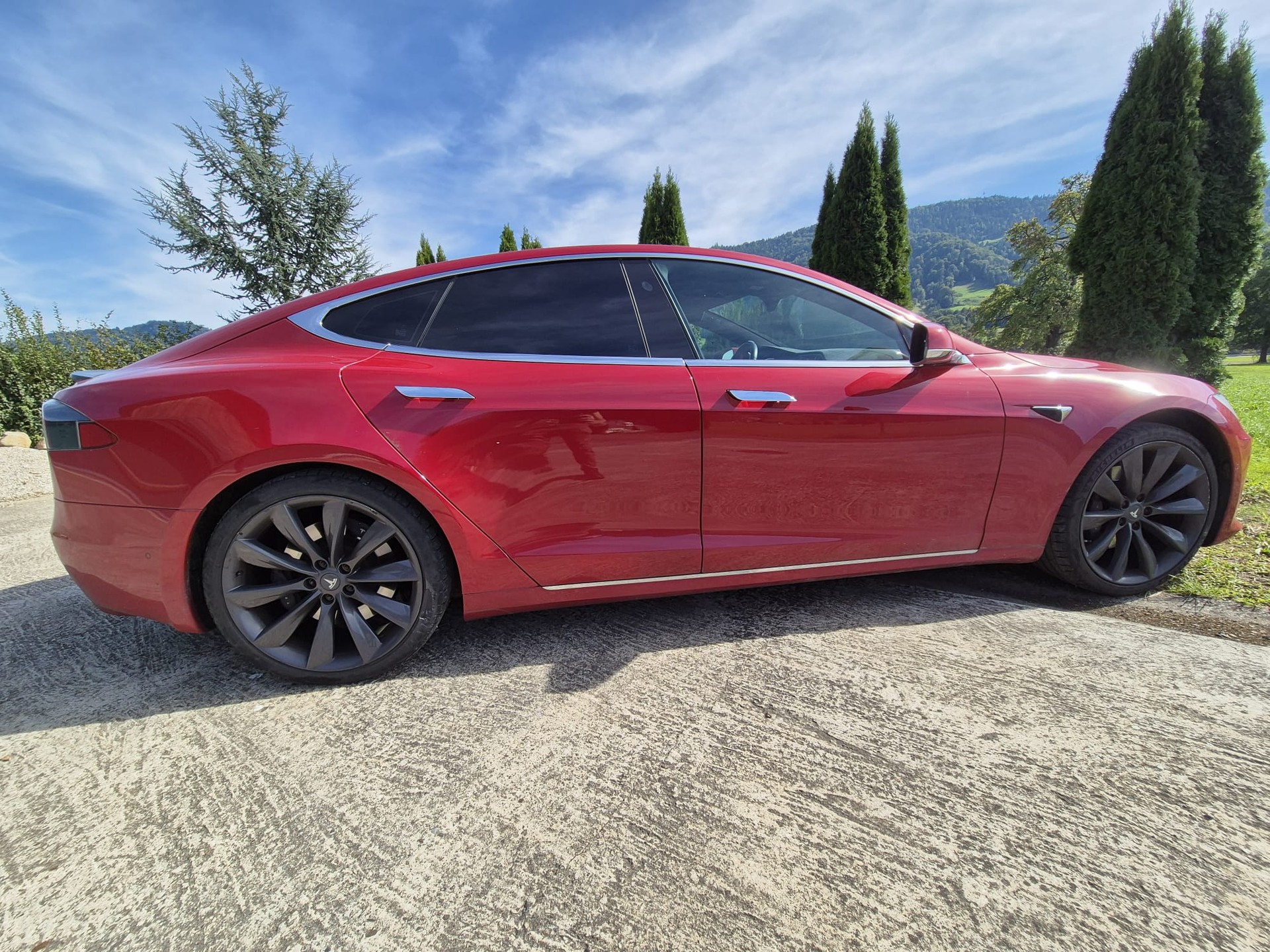 TESLA Model S-image-4