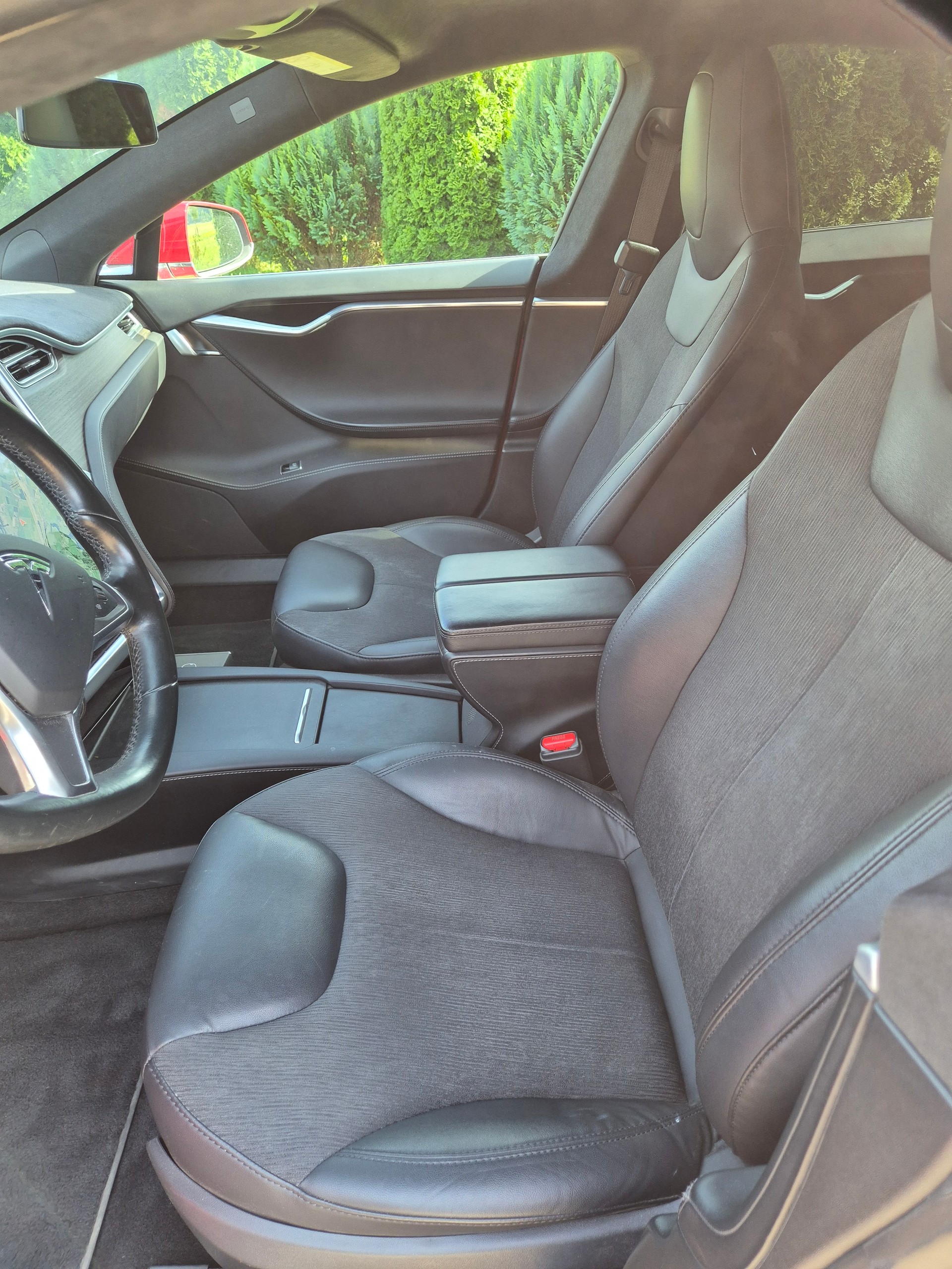 TESLA Model S-image-8