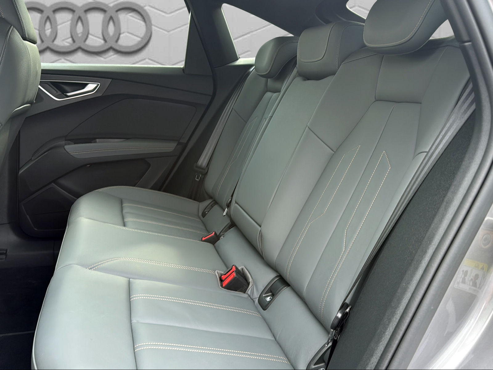 AUDI Q4 Sportback e-tron 50 quattro-image-12