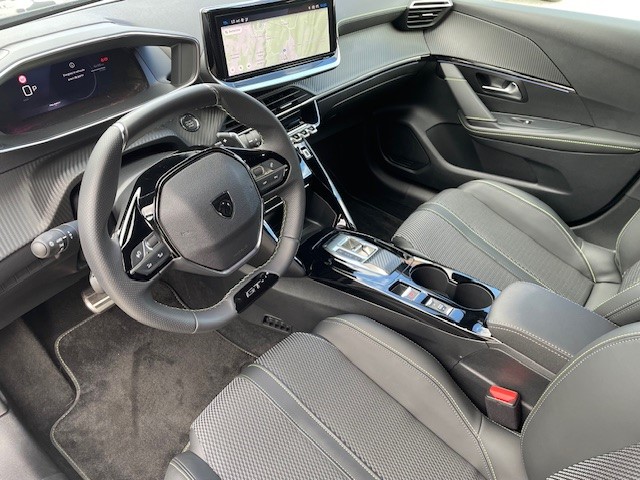 PEUGEOT 208 1.2 MHEV 145 GT-image-4