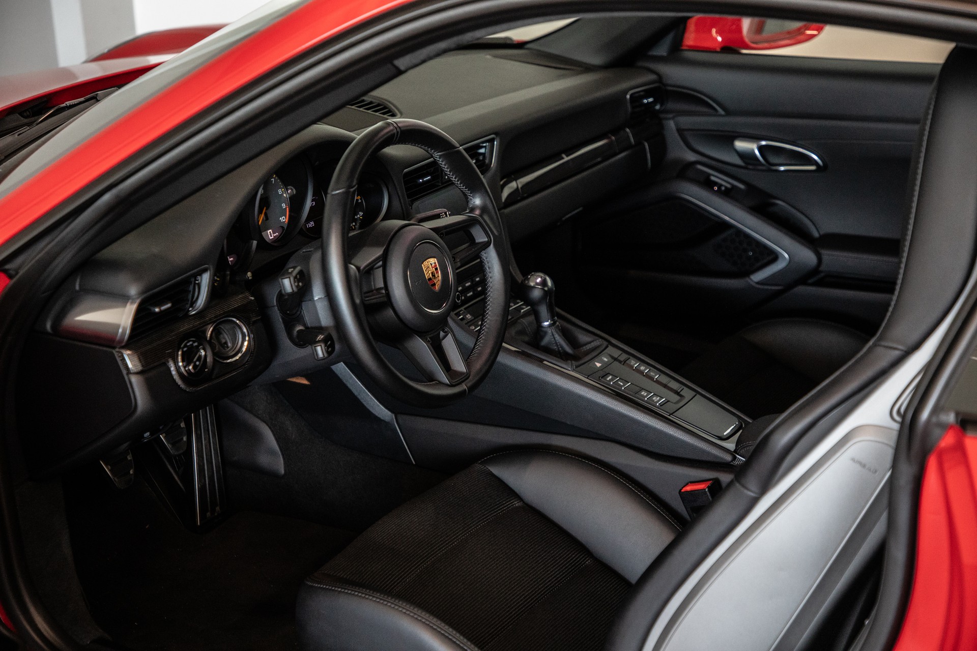 PORSCHE 911 GT3 Touring-image-21
