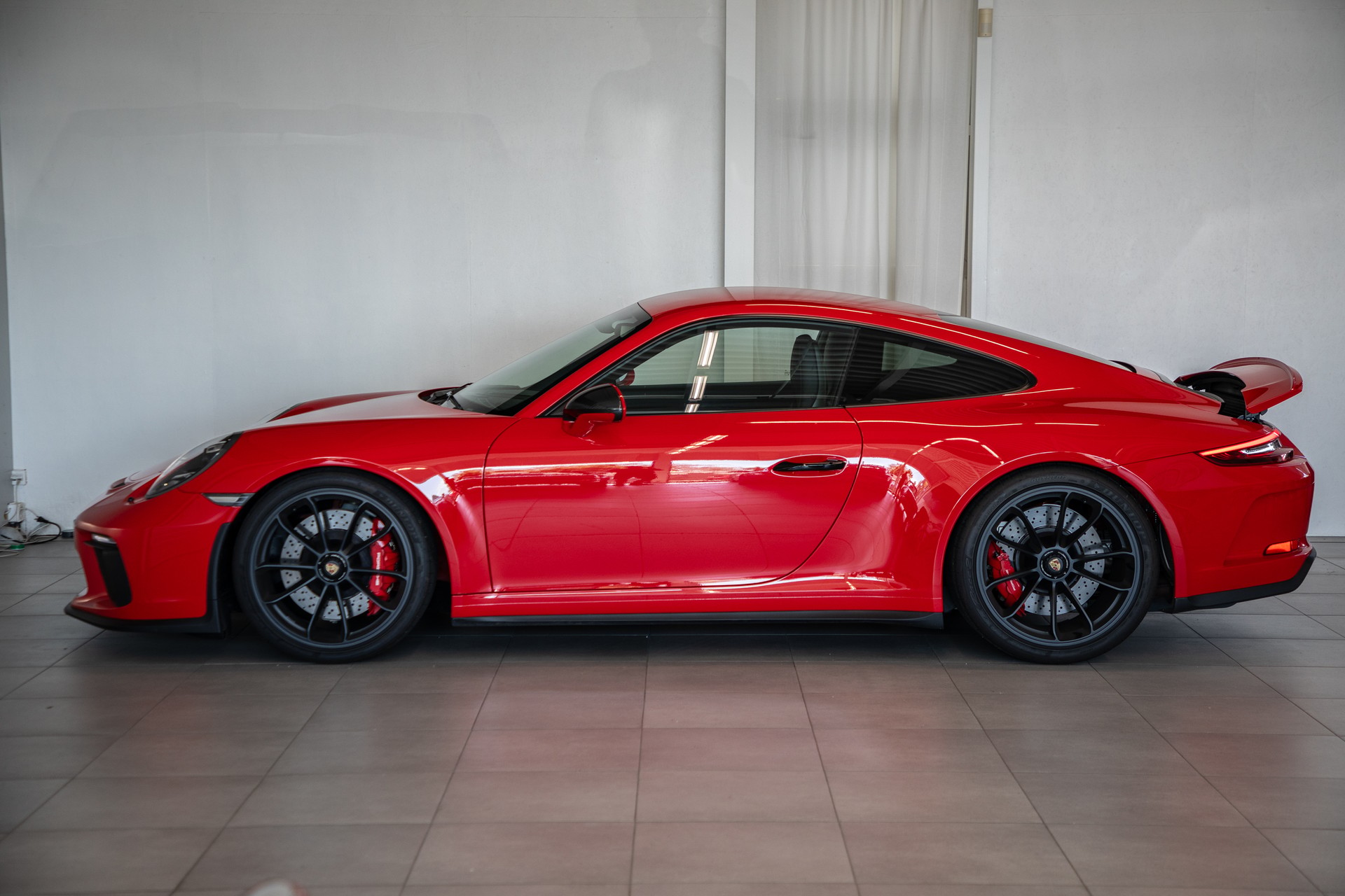 PORSCHE 911 GT3 Touring-image-12