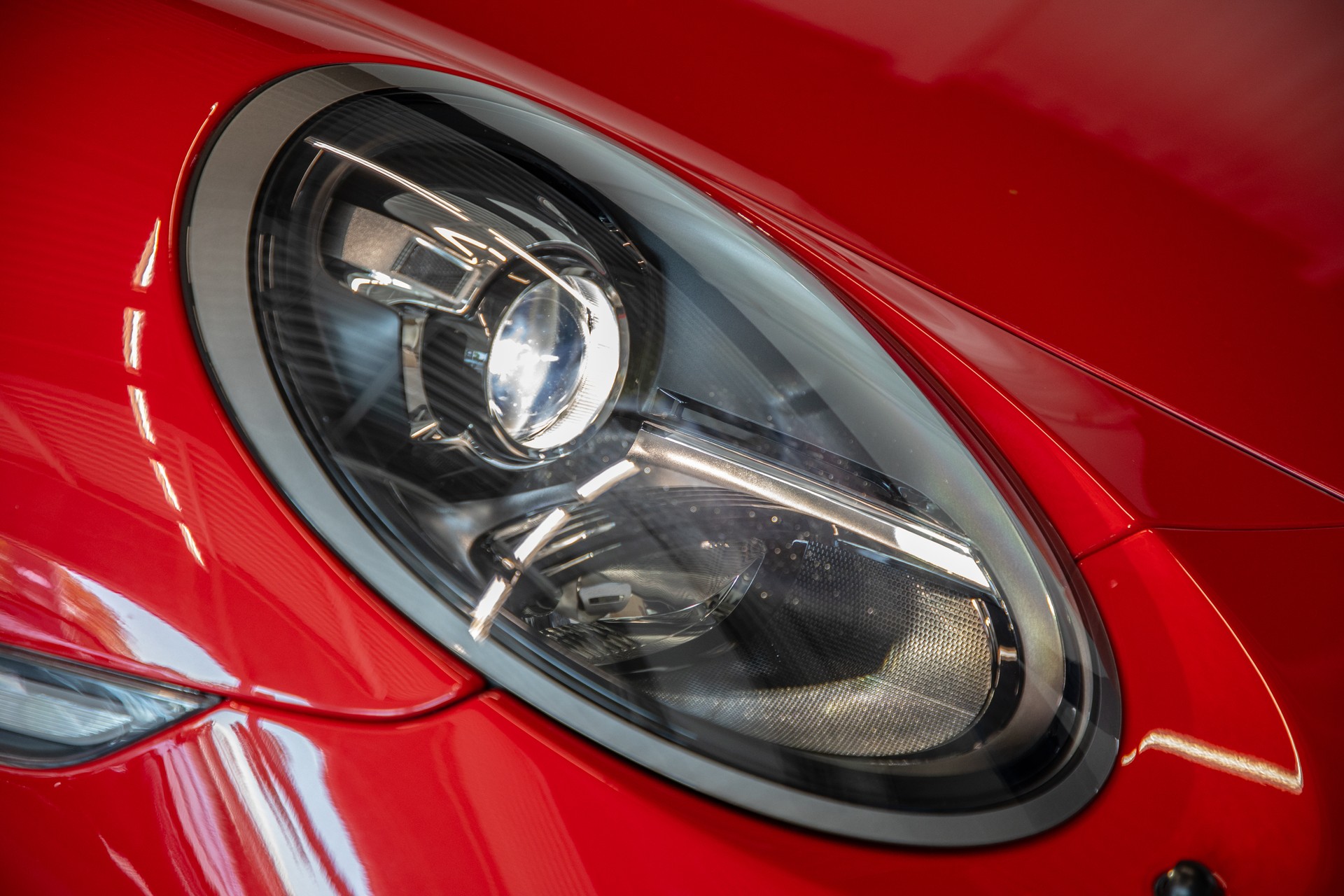 PORSCHE 911 GT3 Touring-image-8