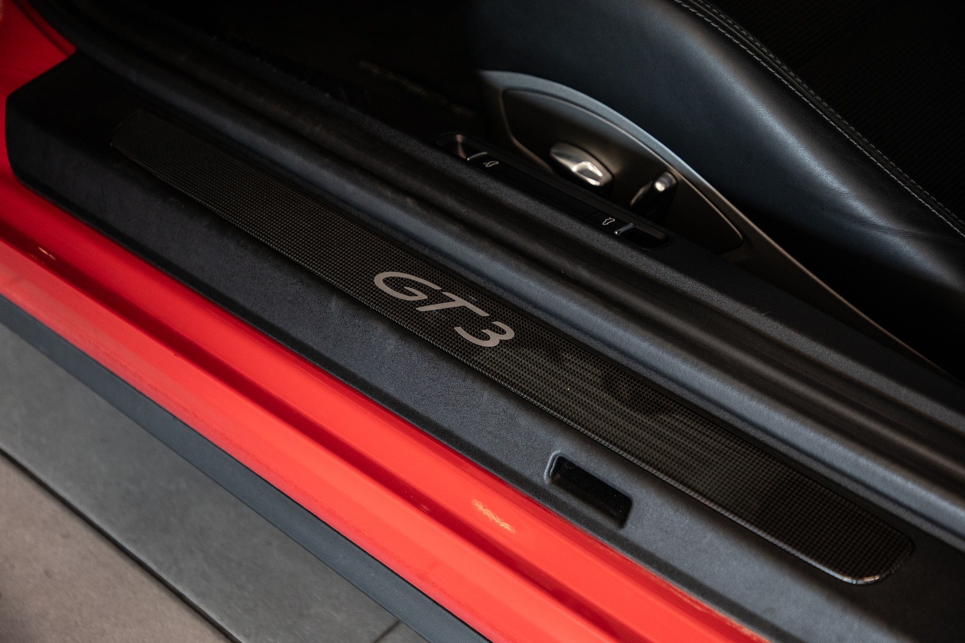 PORSCHE 911 GT3 Touring-image-17