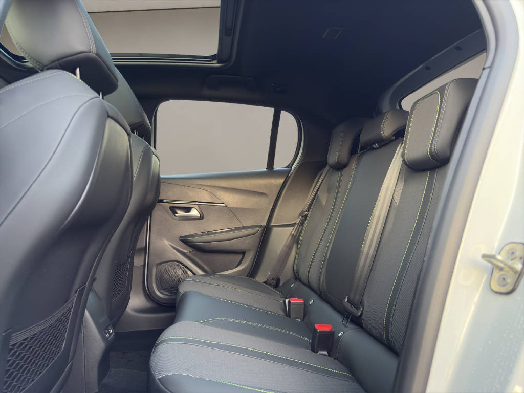 PEUGEOT 208 1.2 Hybrid 145 GT-image-12