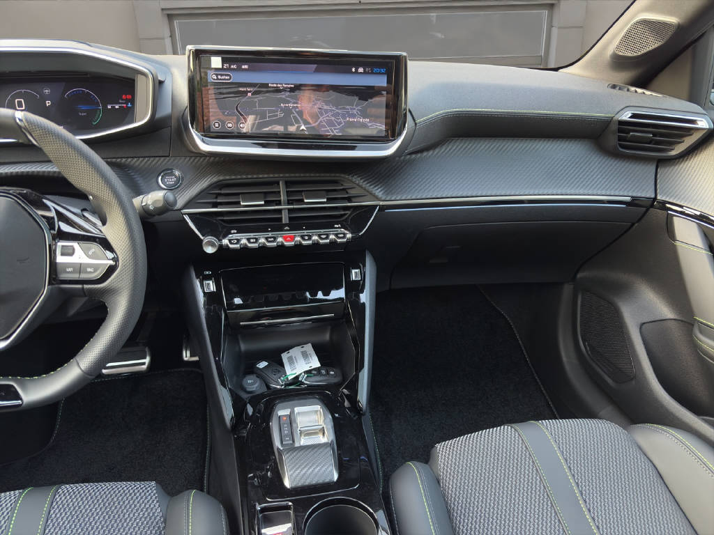 PEUGEOT 208 1.2 Hybrid 145 GT-image-11
