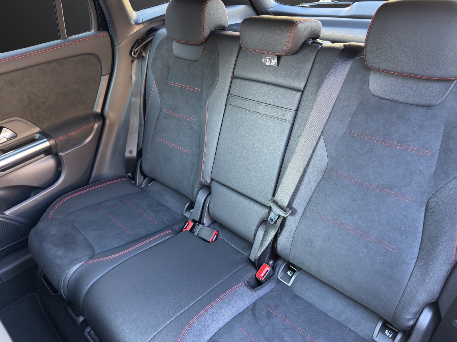 MERCEDES-BENZ GLA 250 e 8G-DCT EQ Star-image-14