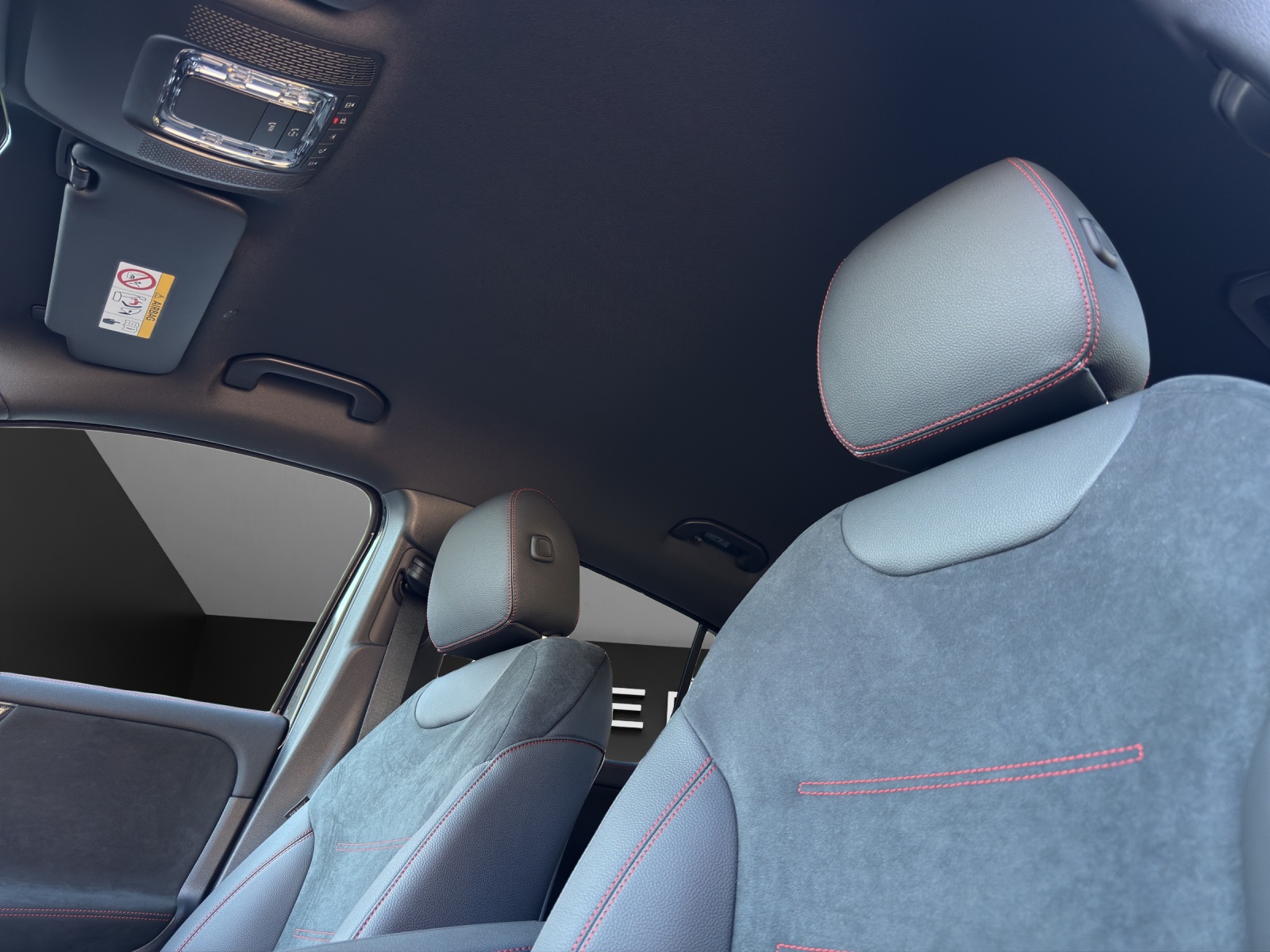 MERCEDES-BENZ GLA 250 e 8G-DCT EQ Star-image-13