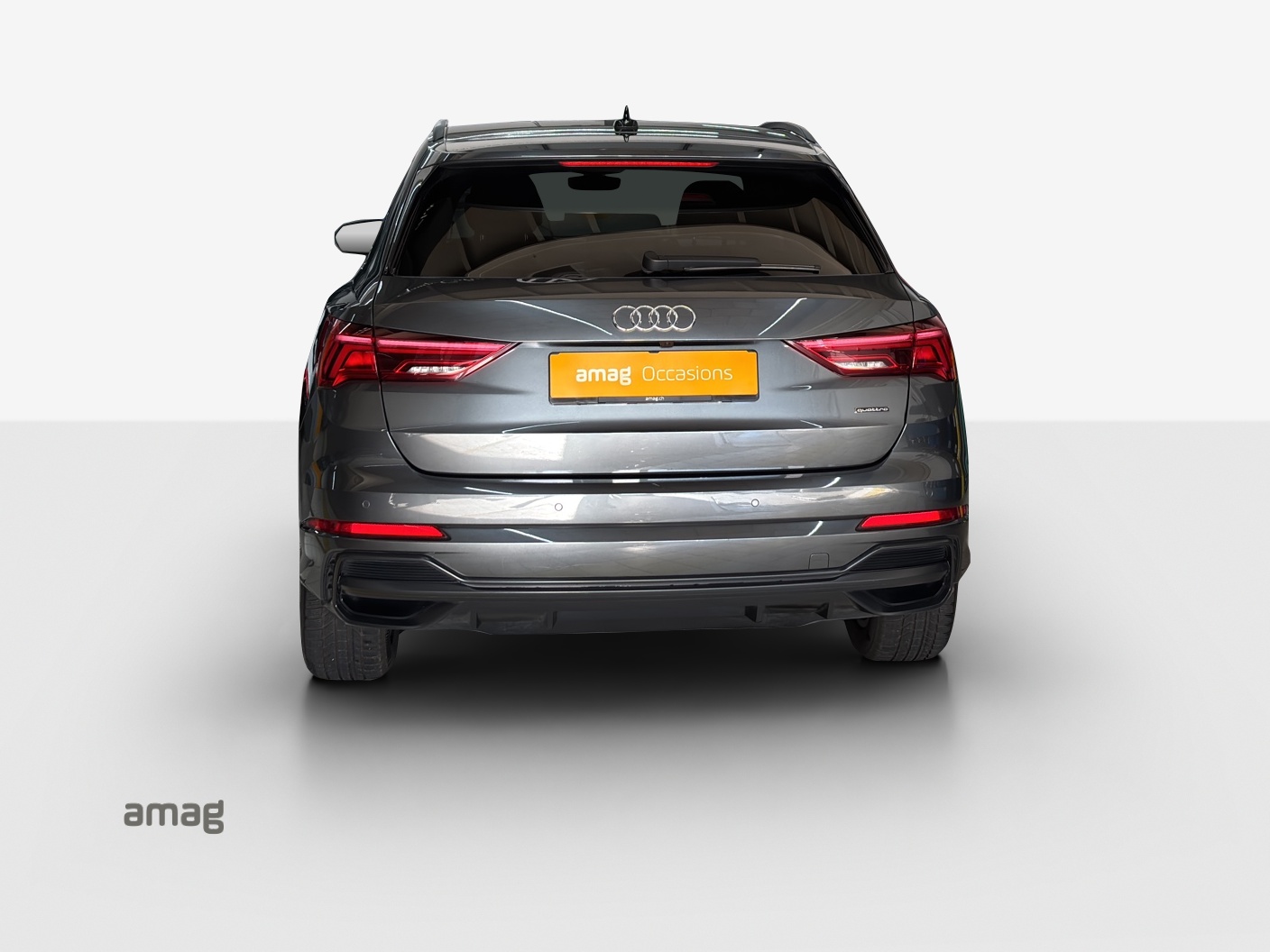 AUDI Q3 40 TFSI S line quattro S-tronic-image-3