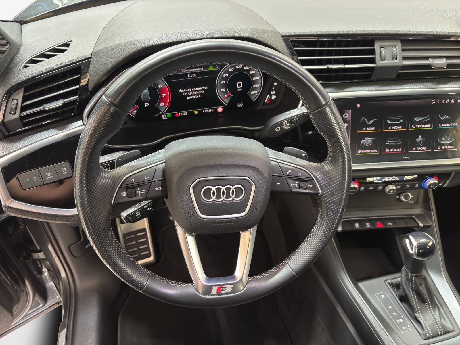 AUDI Q3 40 TFSI S line quattro S-tronic-image-9