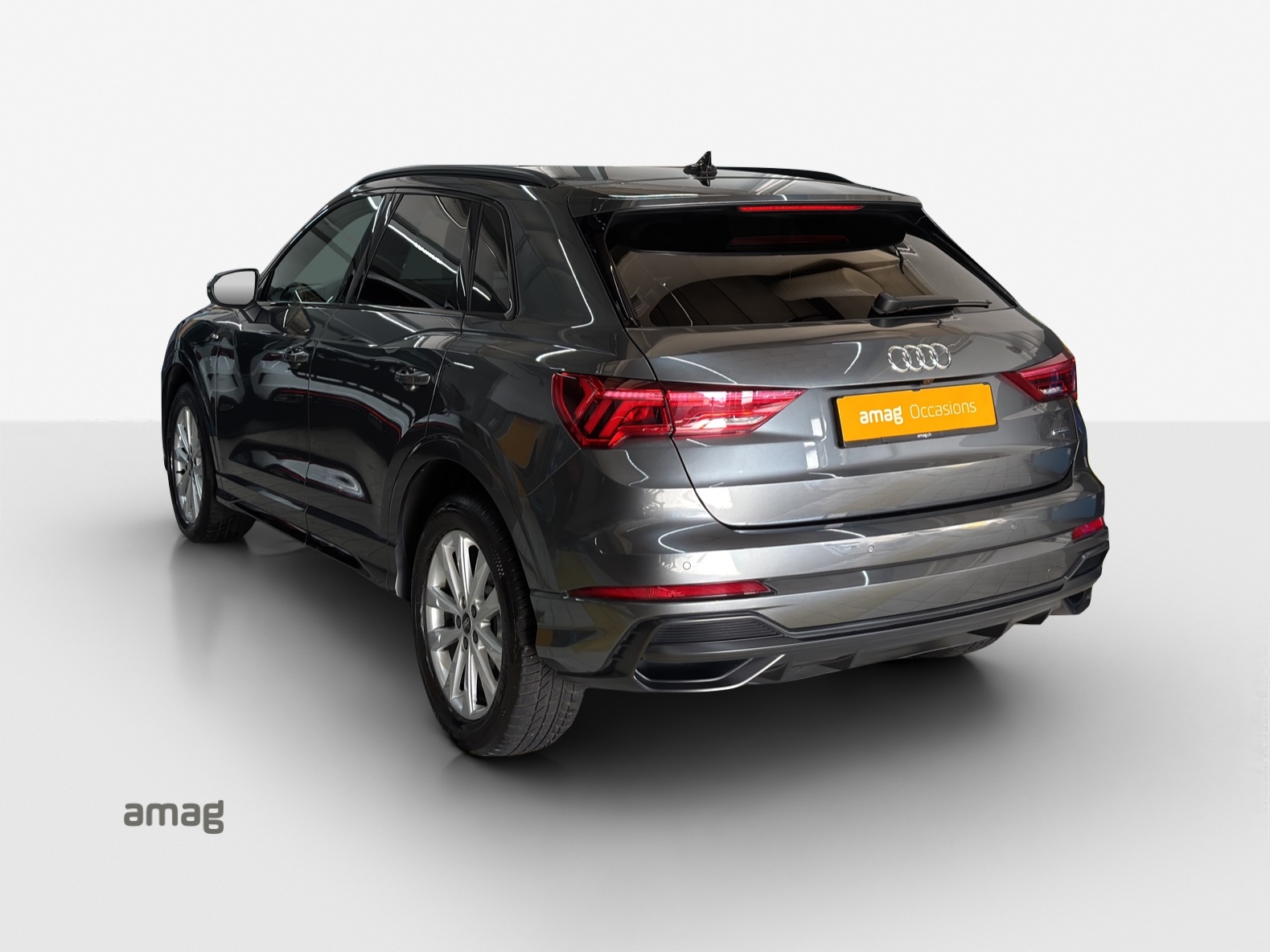 AUDI Q3 40 TFSI S line quattro S-tronic-image-2
