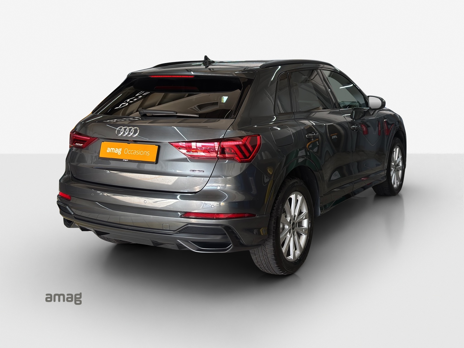 AUDI Q3 40 TFSI S line quattro S-tronic-image-4