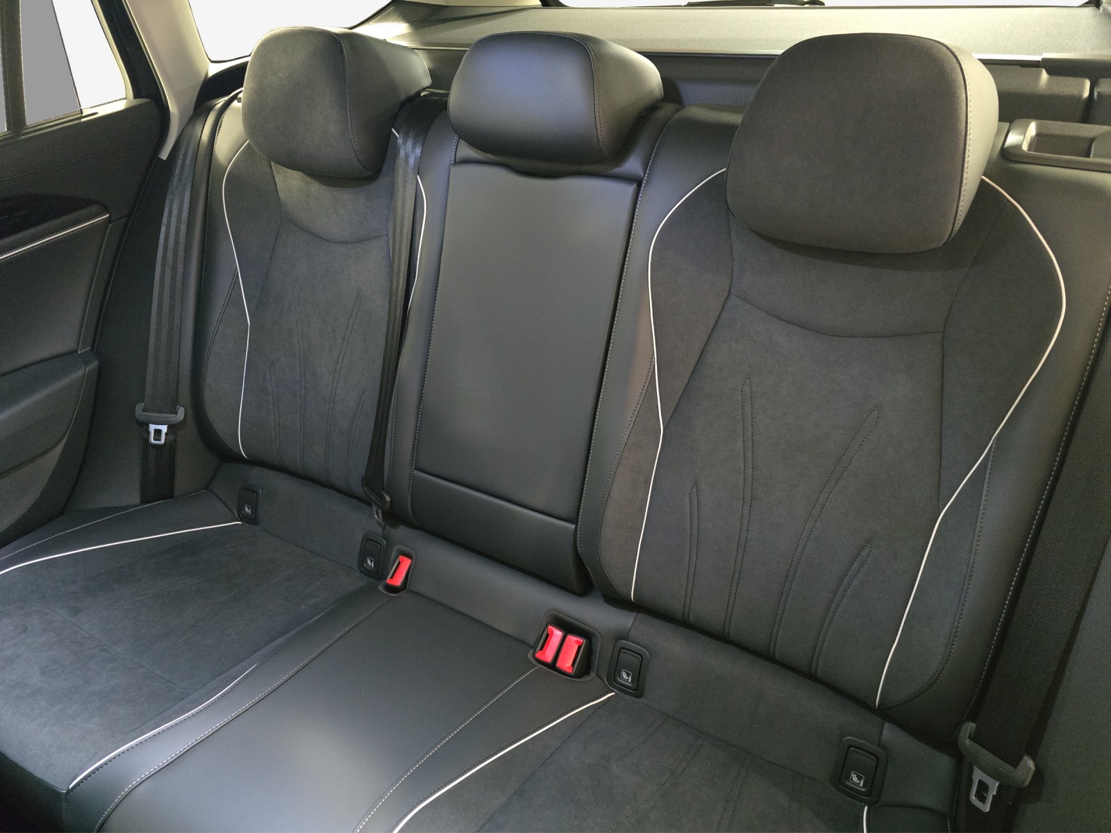 VW Passat Variant 2.0 TDI evo Elegance DSG-image-11