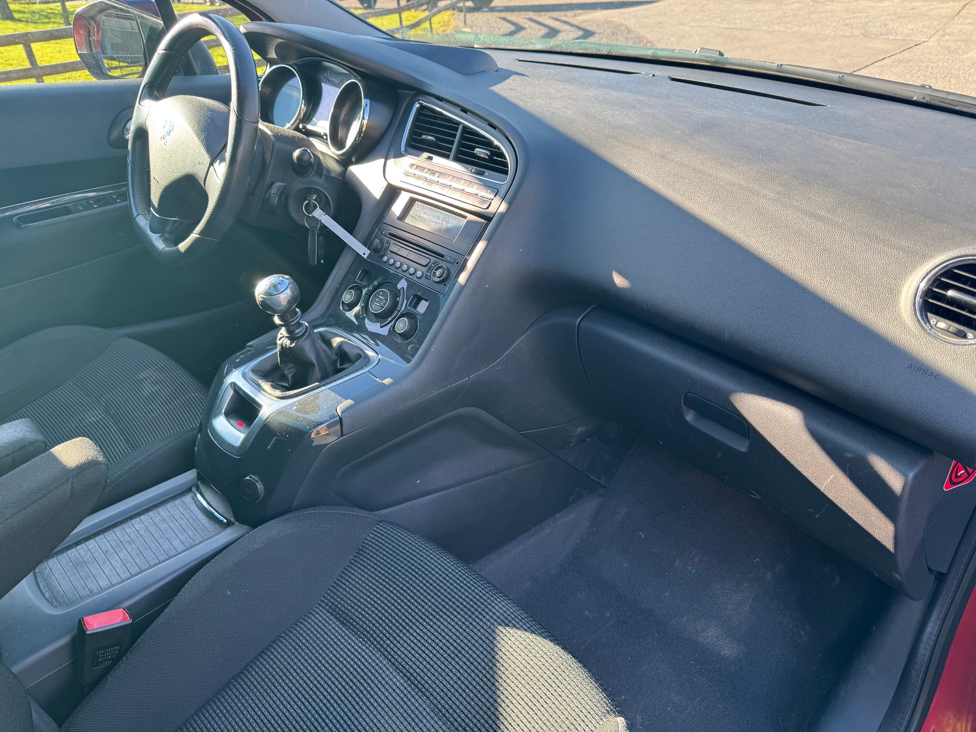 PEUGEOT 5008 2.0 HDI Business 7 Sitzplätz-image-6