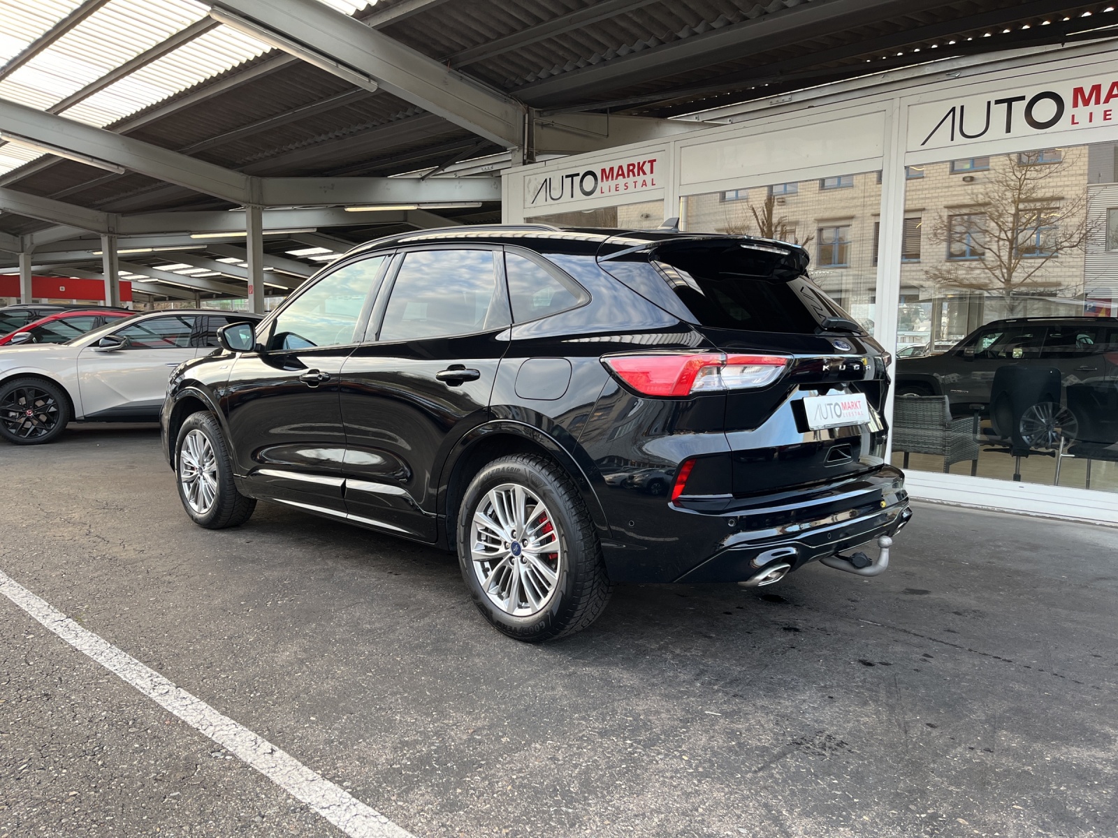 FORD Kuga 2.5 FHEV ST-Line X 4WD-image-2