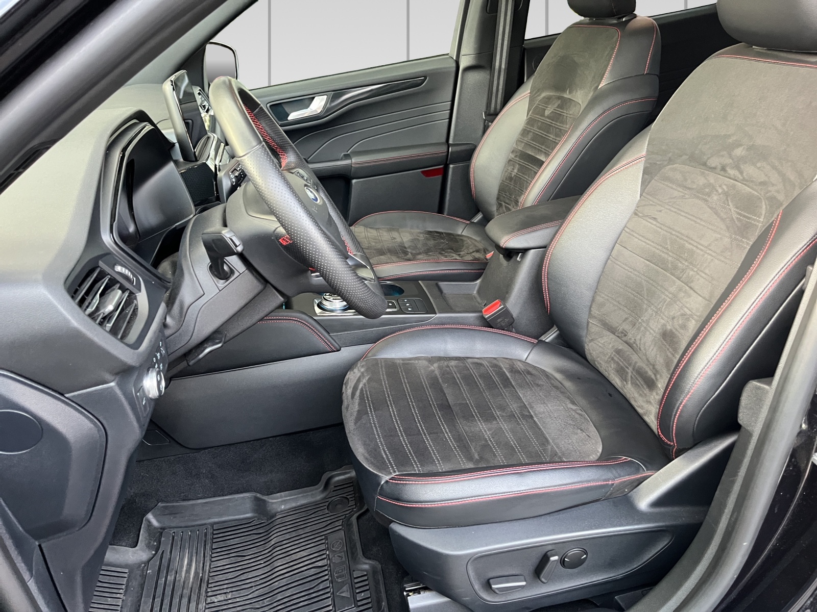 FORD Kuga 2.5 FHEV ST-Line X 4WD-image-6