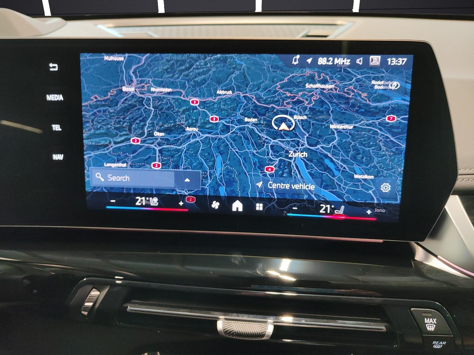 BMW X1 20i sDrive-image-15