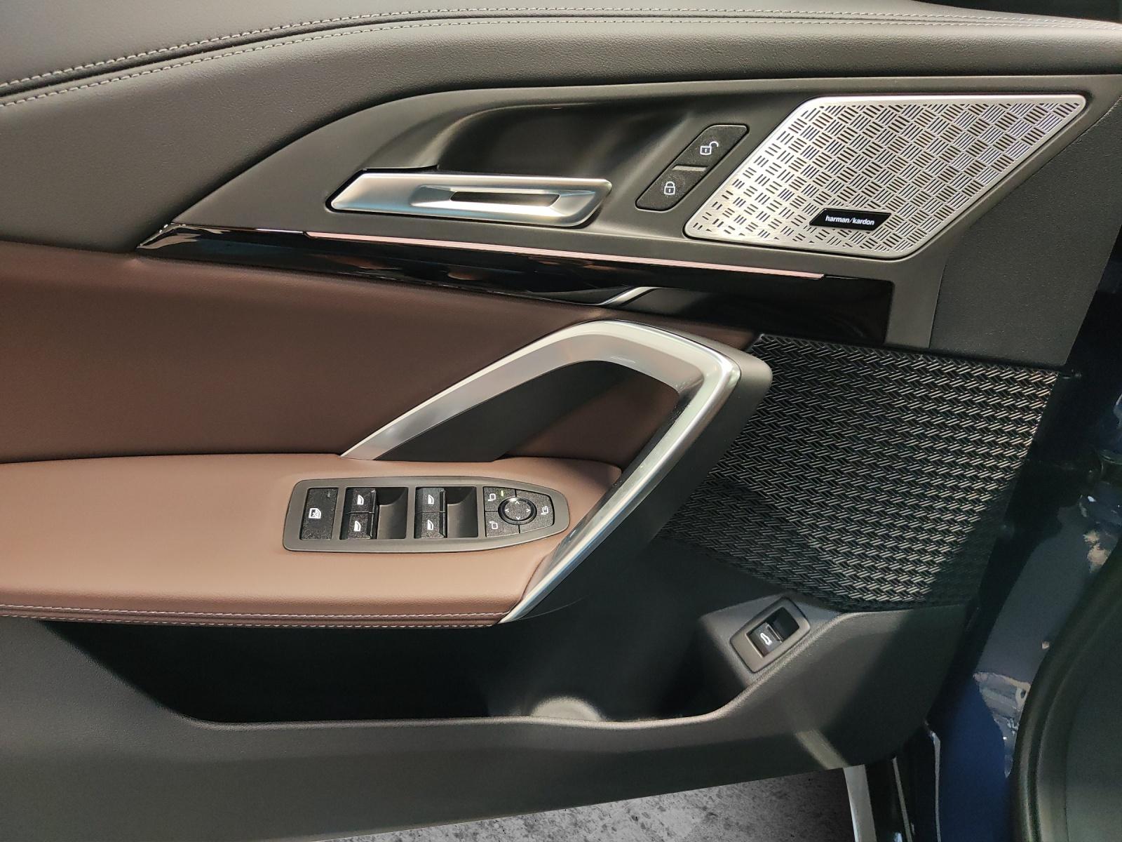 BMW X1 20i sDrive-image-10