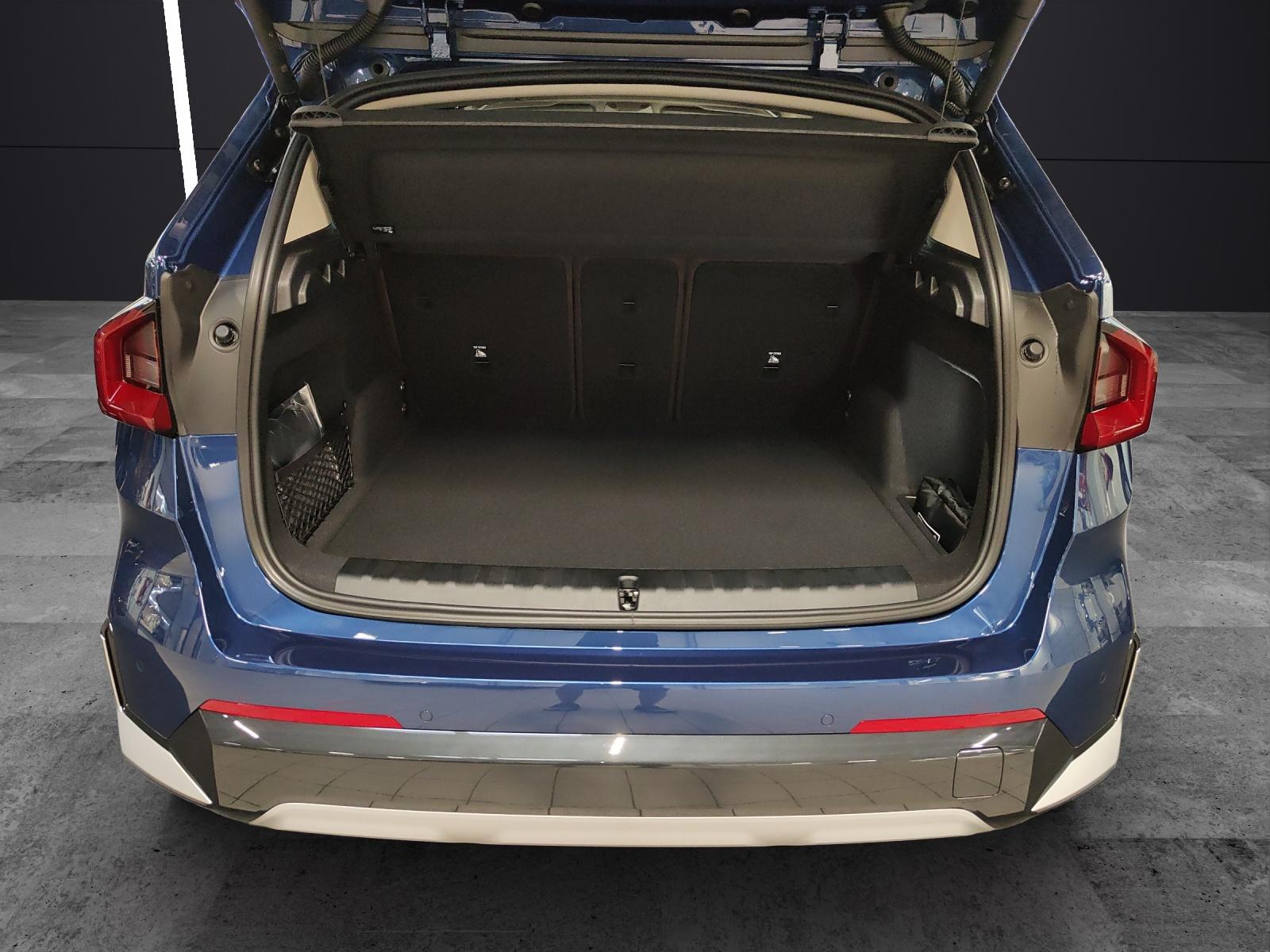 BMW X1 20i sDrive-image-12