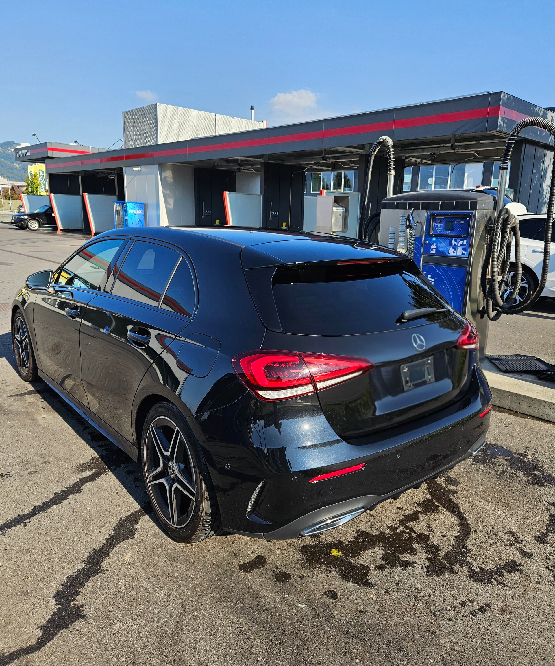 MERCEDES-BENZ A 250 AMG Line 7G-DCT-image-4