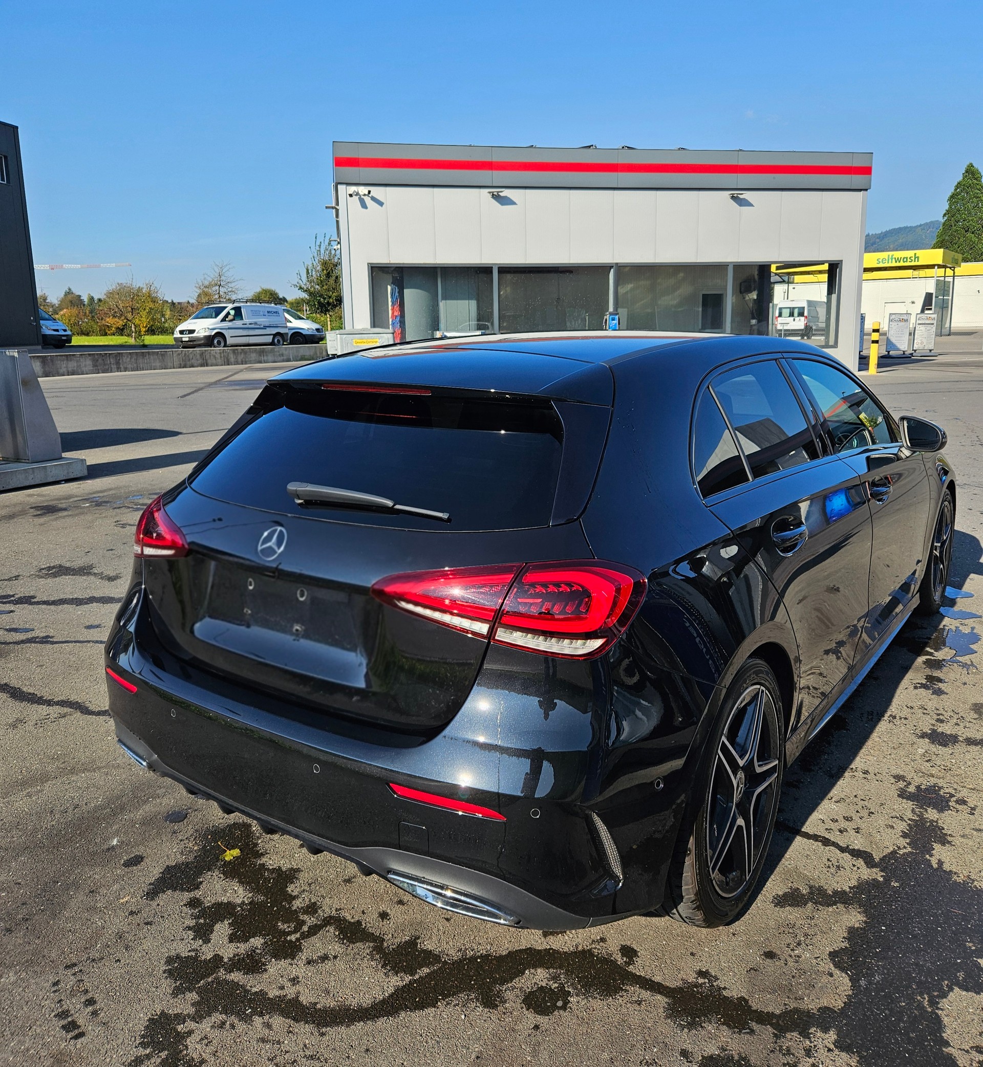MERCEDES-BENZ A 250 AMG Line 7G-DCT-image-5