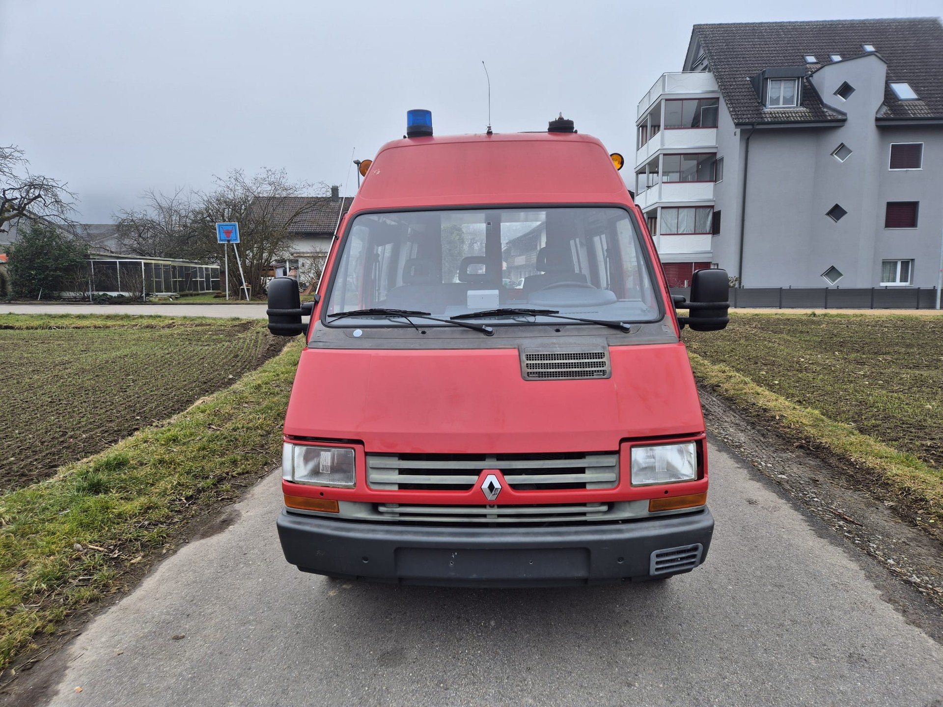 RENAULT TRAFIC-image-2