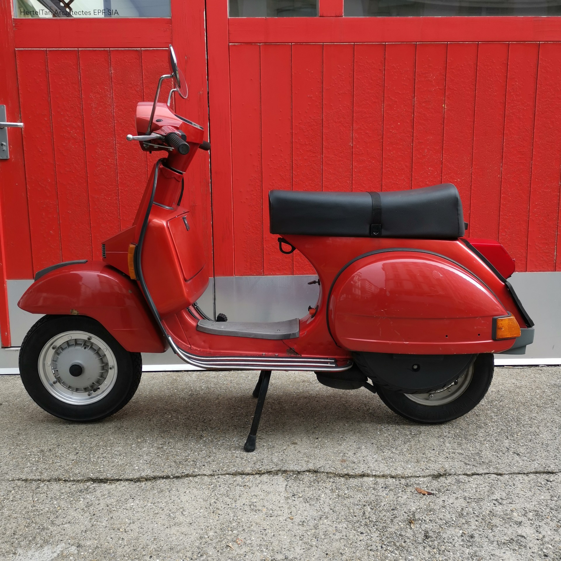 PIAGGIO Vespa PX 125 E-showroom-element-2