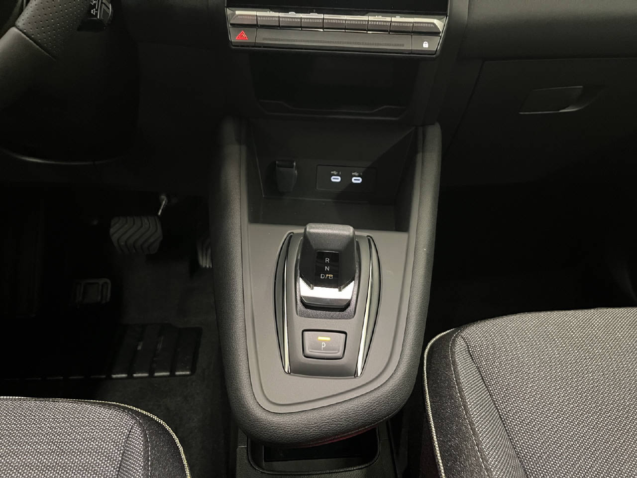 RENAULT Captur 1.8 E-Tech techno-image-8
