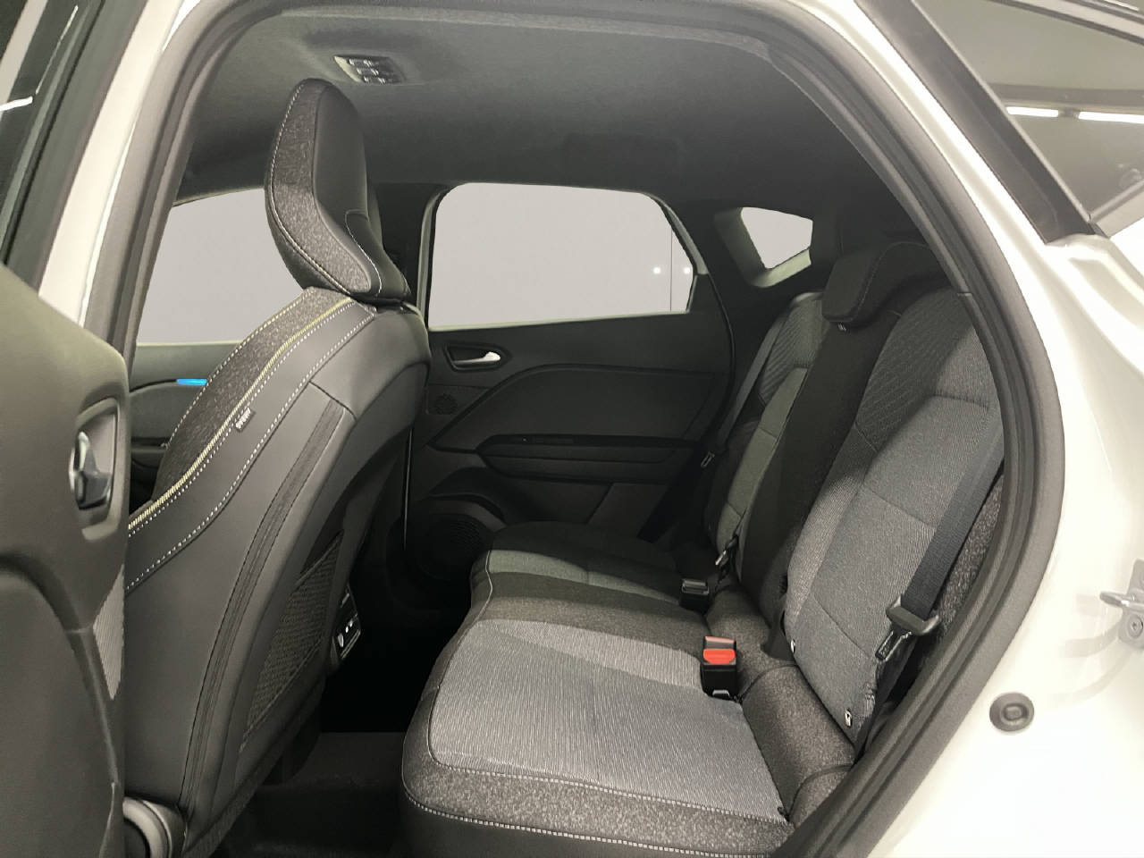 RENAULT Captur 1.8 E-Tech techno-image-10