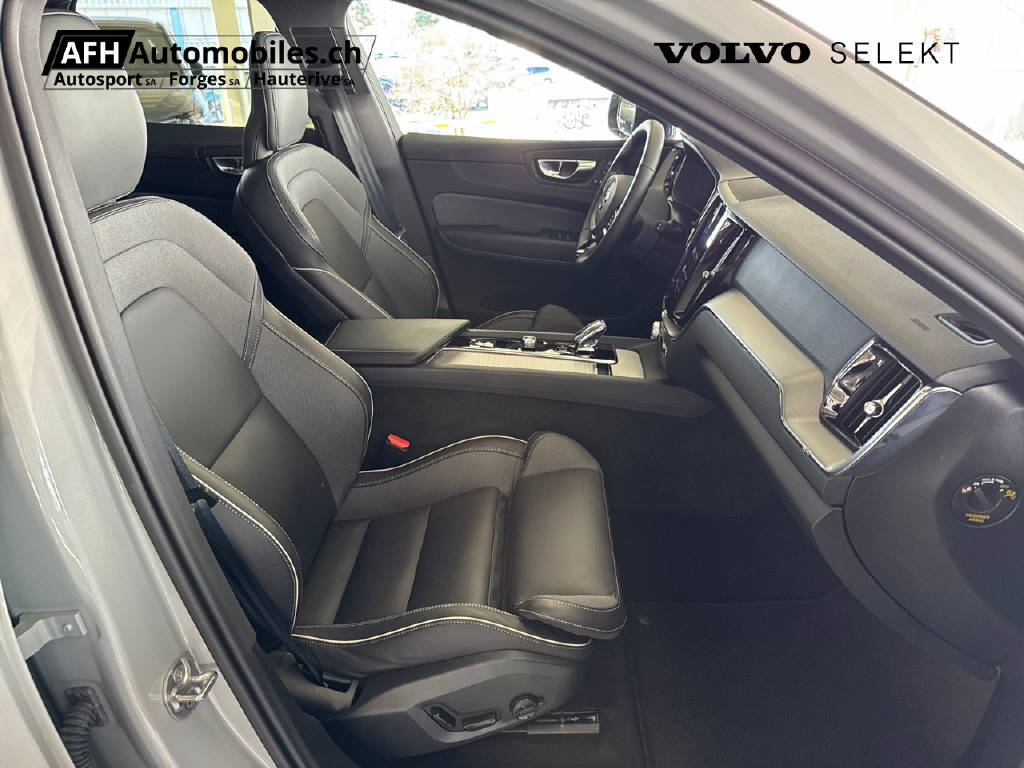 VOLVO XC60 2.0 T6 TE Plus Dark eAWD-image-13