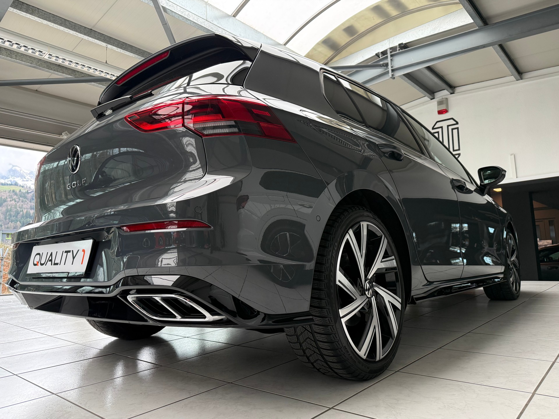 VW Golf 2.0 TDI R-Line DSG-image-4
