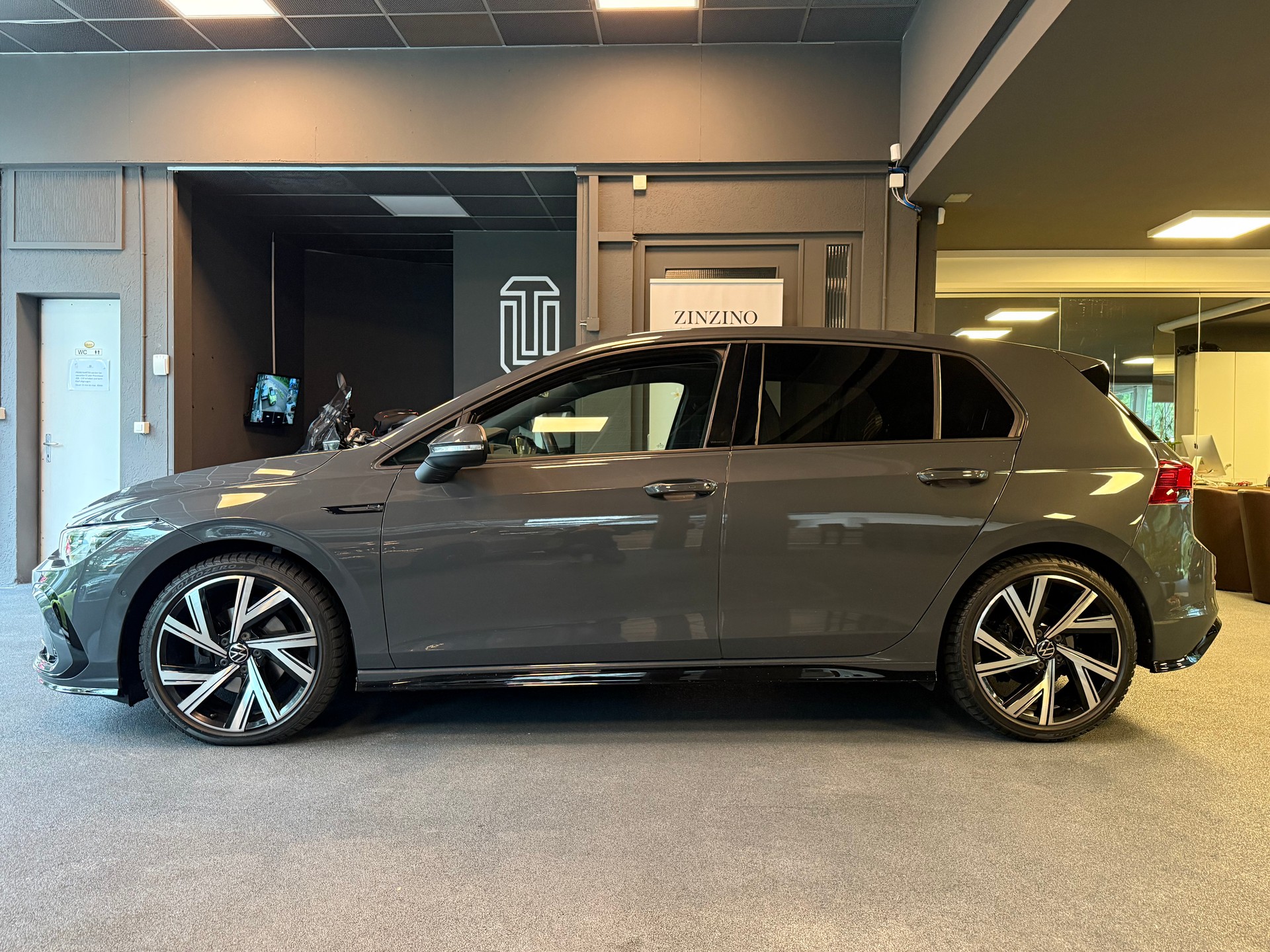 VW Golf 2.0 TDI R-Line DSG-image-1