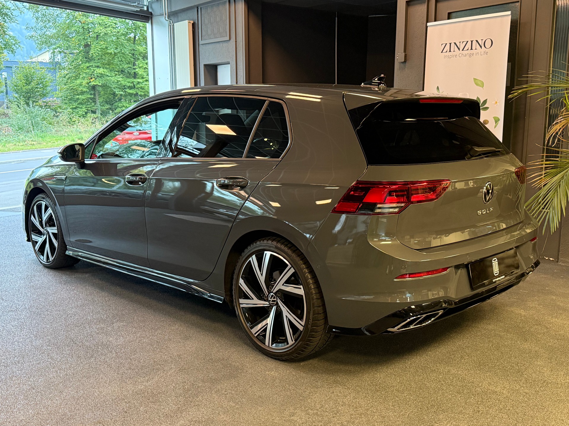 VW Golf 2.0 TDI R-Line DSG-image-2