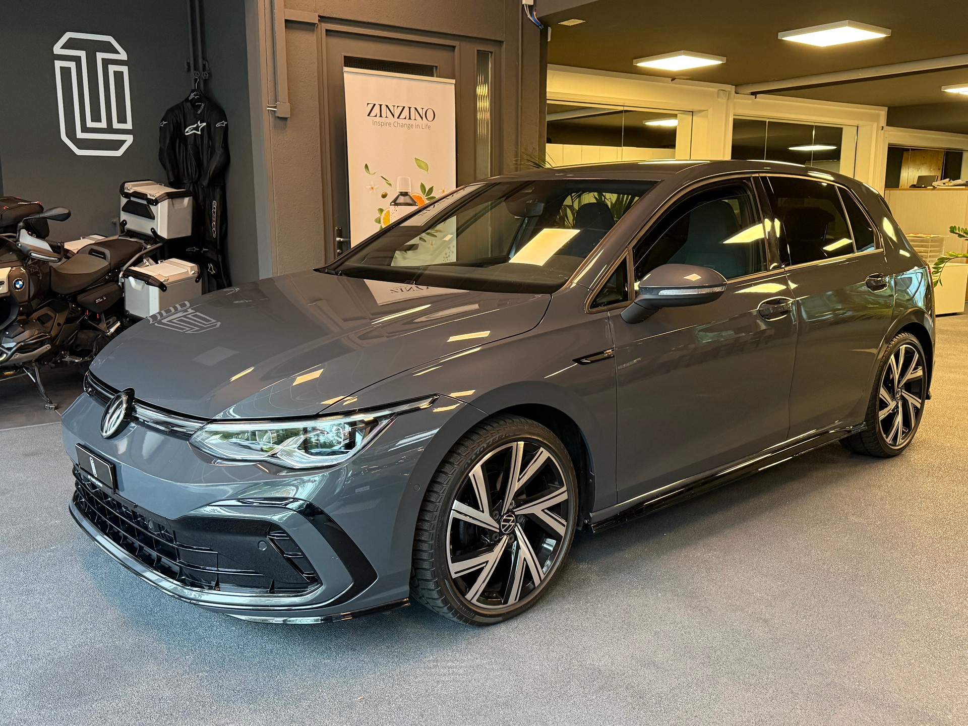 VW Golf 2.0 TDI R-Line DSG-image-0